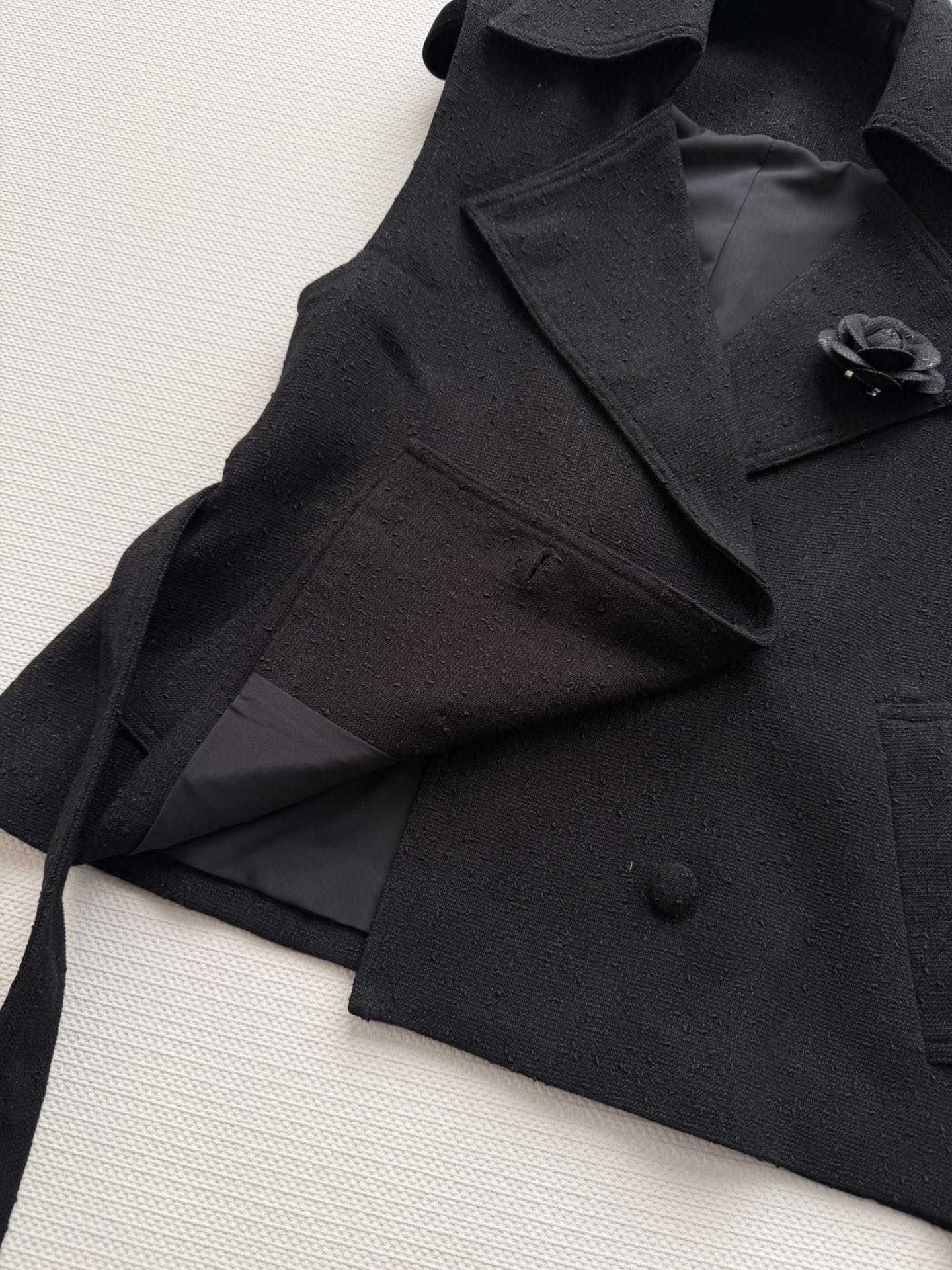 CHANEL 26S SLEEVELESS BLAZER 706