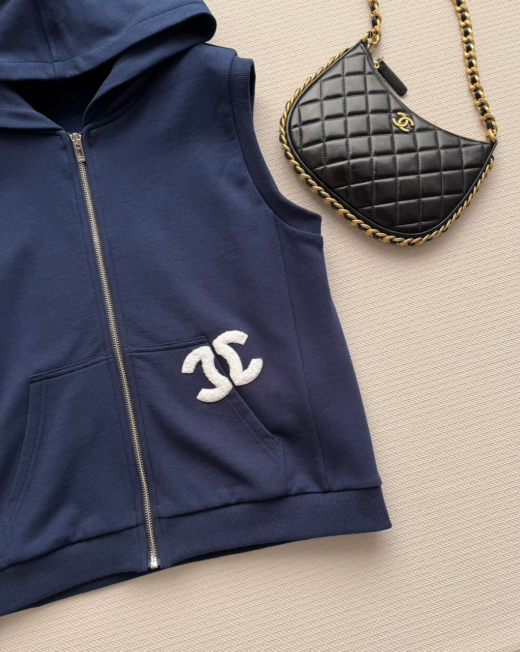 CHANEL 26S HOODED VEST 880