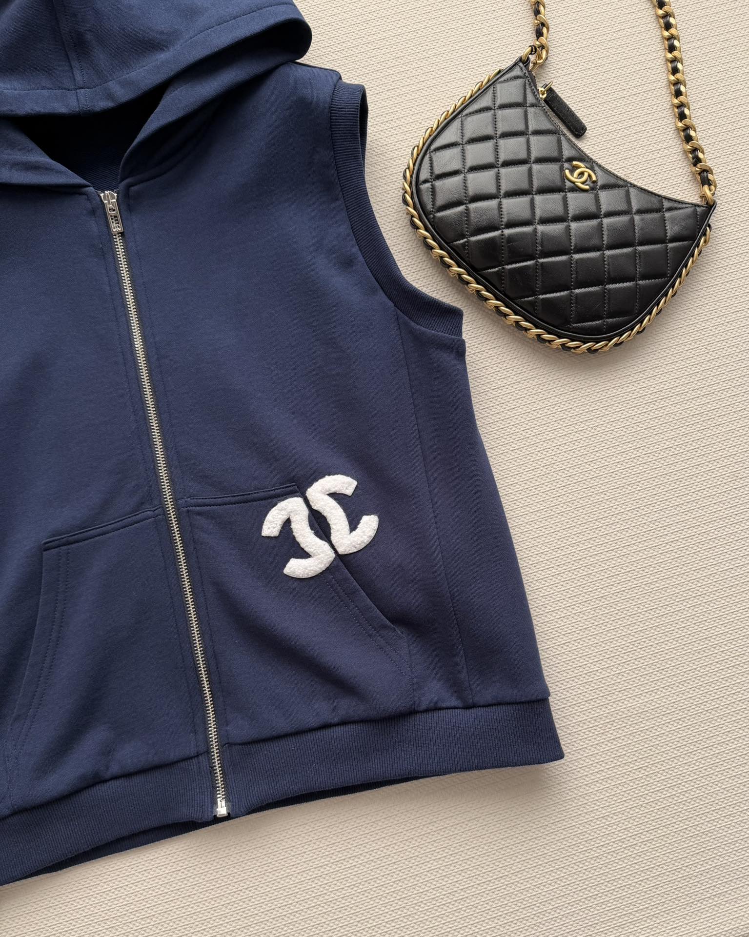 CHANEL 26S HOODED VEST 880