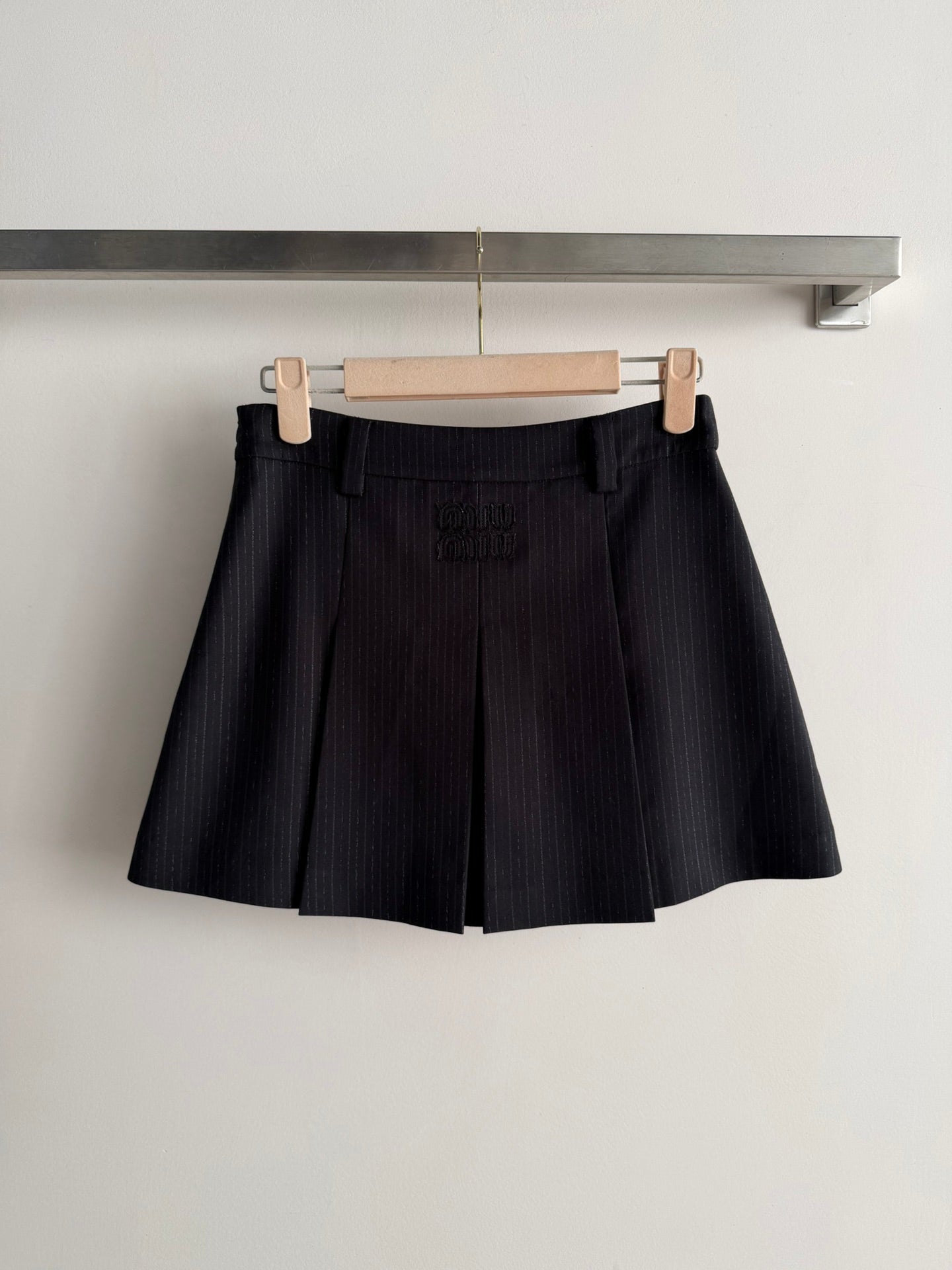 MIUMIU 26S SET VEST AND PLEATED SKIRT 867
