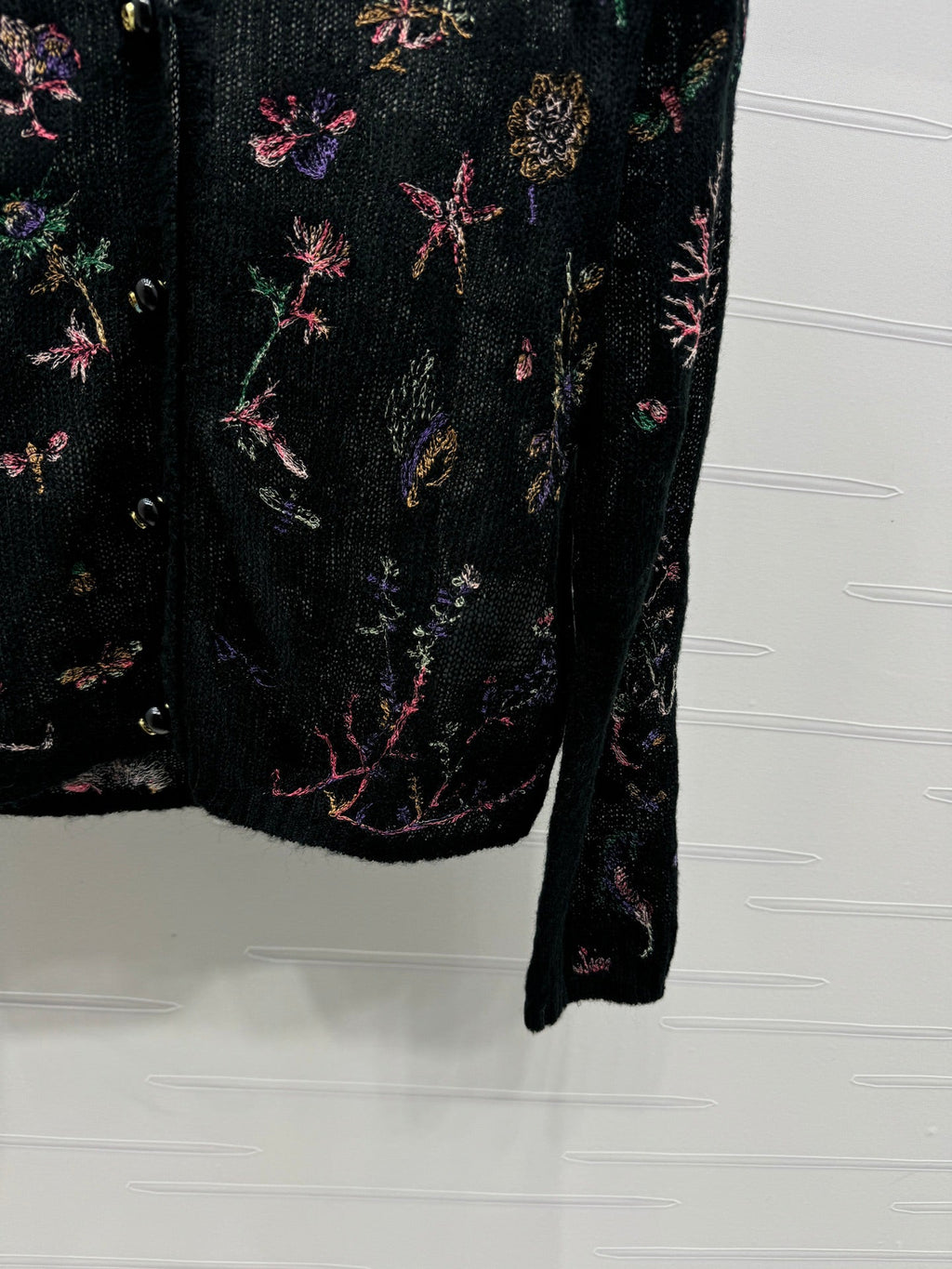 DIOR KNITTED V-NECK FLORAL EMBROIDERED CARDIGAN 276698