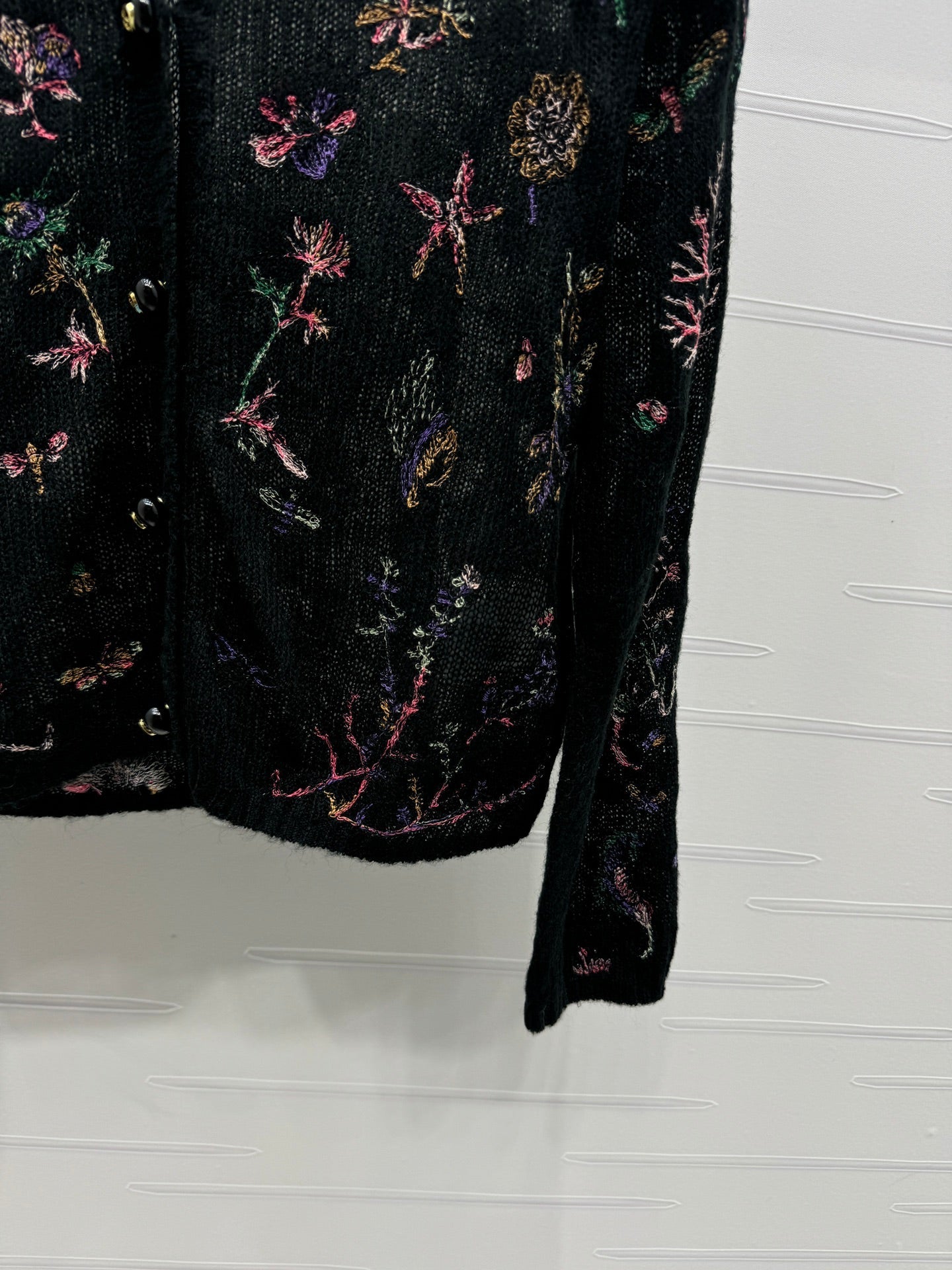 DIOR KNITTED V-NECK FLORAL EMBROIDERED CARDIGAN 276698