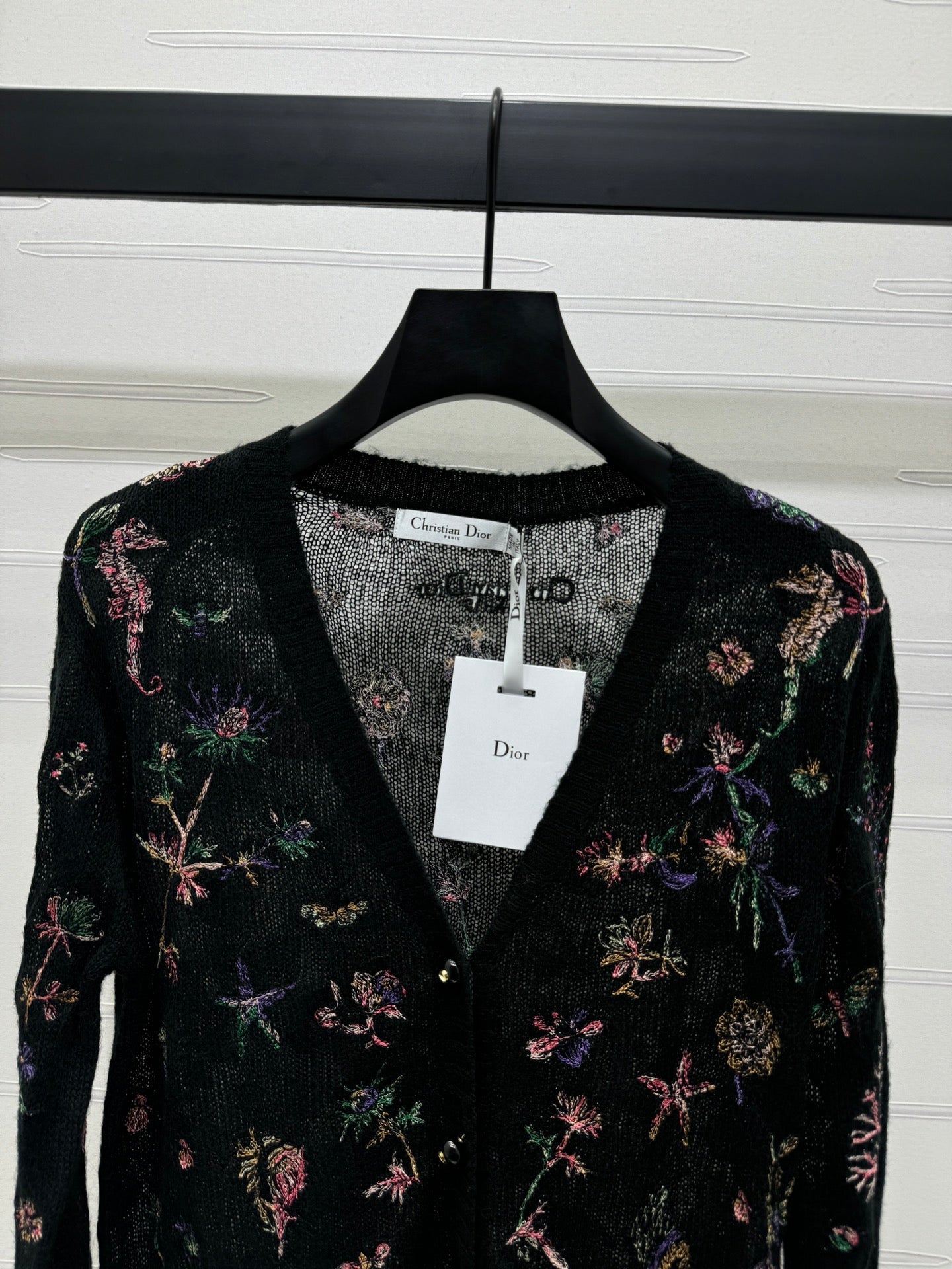DIOR KNITTED V-NECK FLORAL EMBROIDERED CARDIGAN 276698