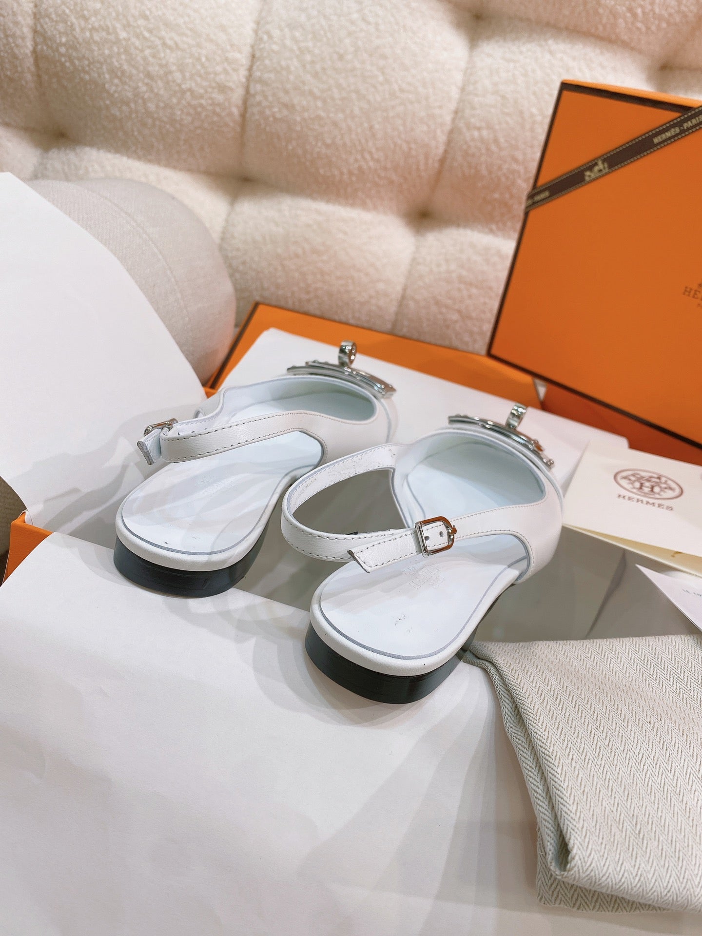 HM 26S INNOCENTE SLINGBACK IN WHITE CALFSKIN SILVER HARDWARE