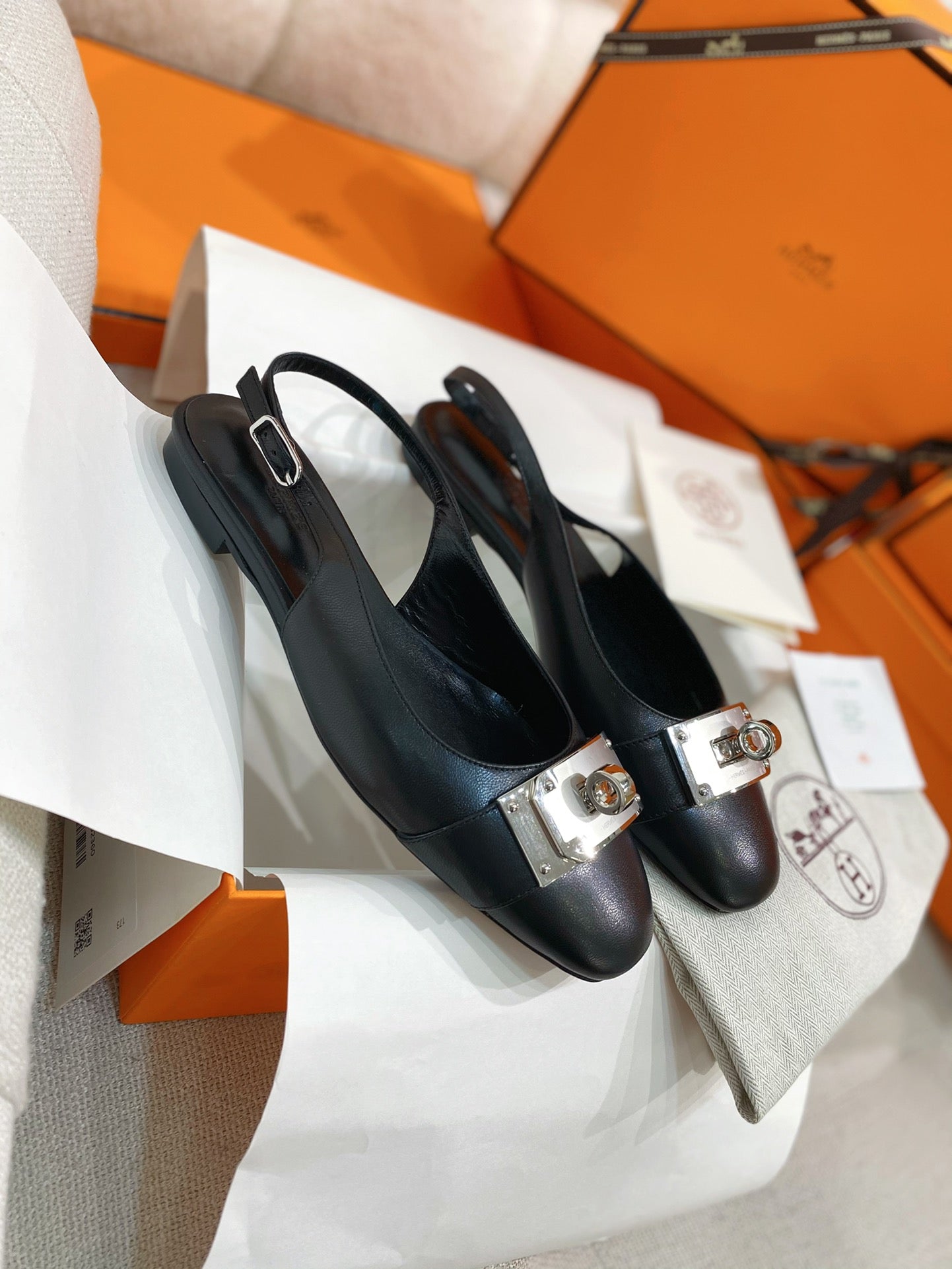 HM 26S INNOCENTE SLINGBACK IN BLACK CALFSKIN SILVER HARDWARE