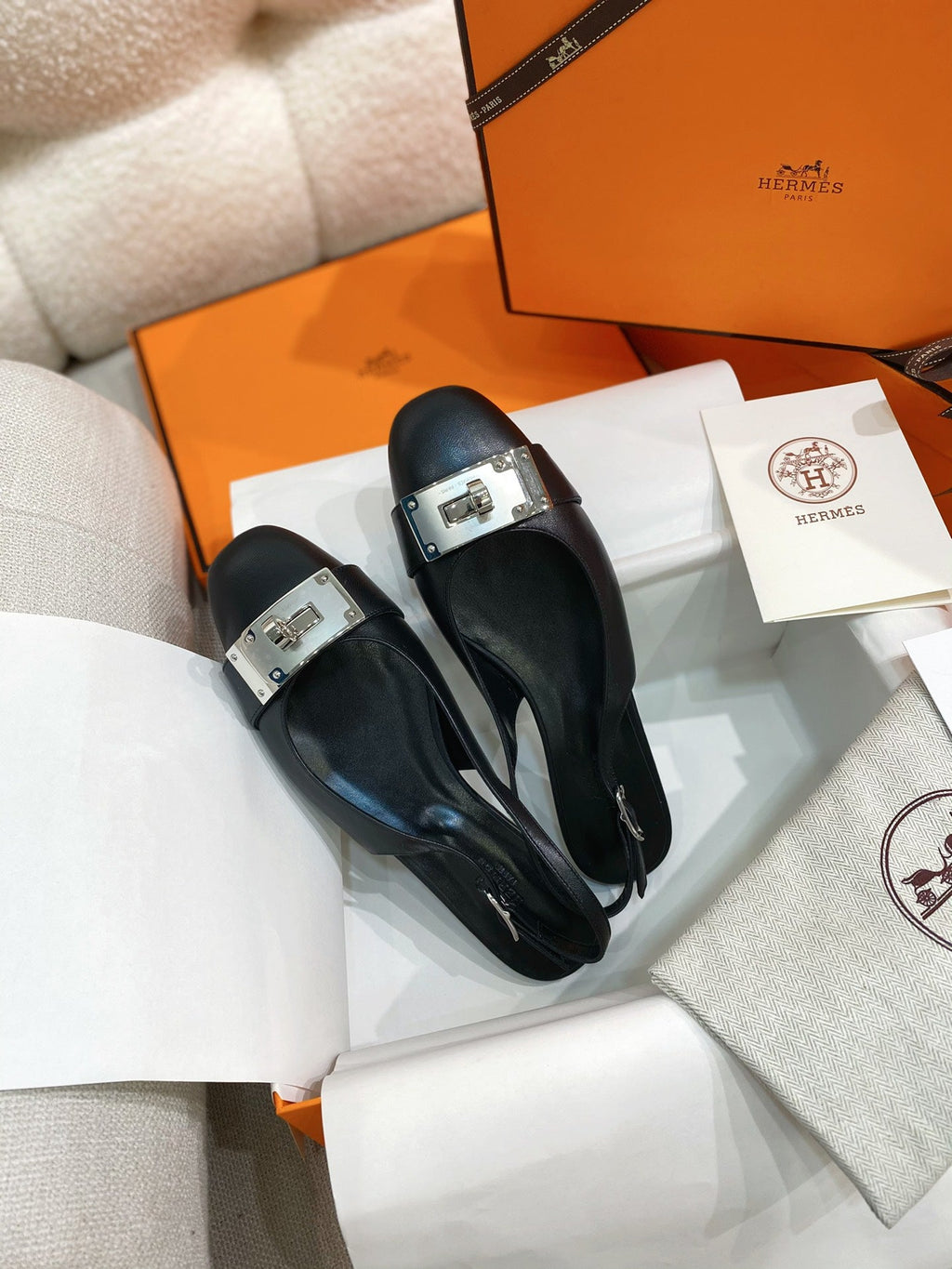 HM 26S INNOCENTE SLINGBACK IN BLACK CALFSKIN SILVER HARDWARE