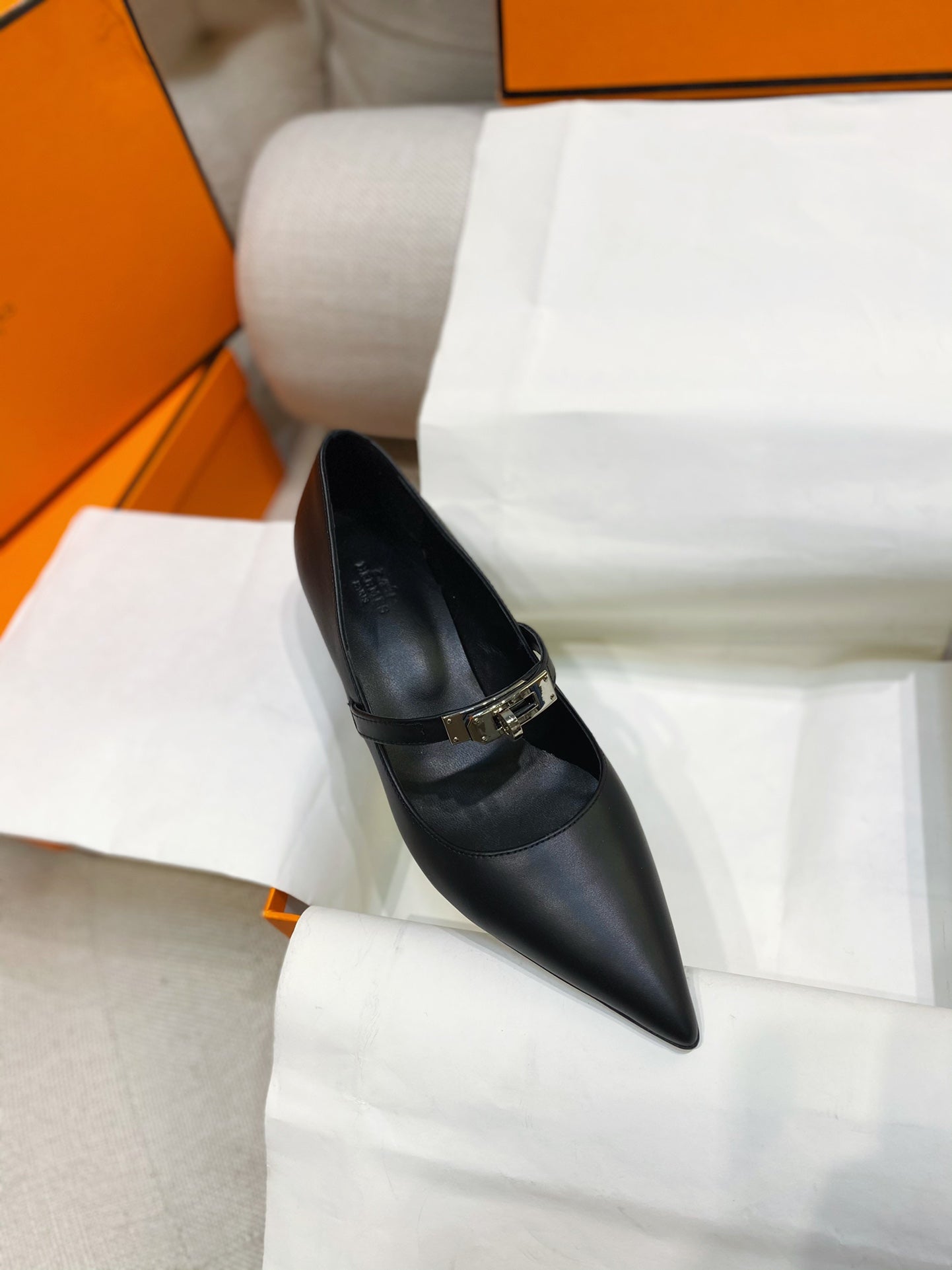HM 26S MARY JANE POINTED TOE HEELS 40MM IN BLACK CALFSKIN KELLY BUCKLE