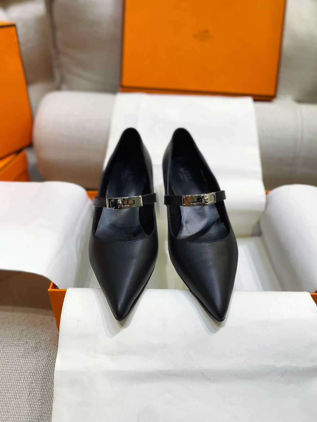 HM 26S MARY JANE POINTED TOE HEELS 40MM IN BLACK CALFSKIN KELLY BUCKLE