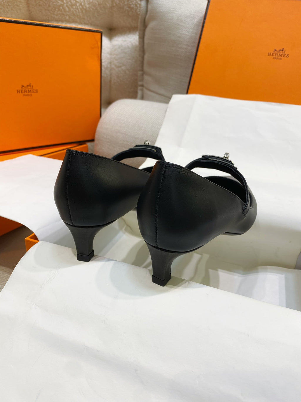 HM 26S MARY JANE POINTED TOE HEELS 40MM IN BLACK CALFSKIN KELLY BUCKLE