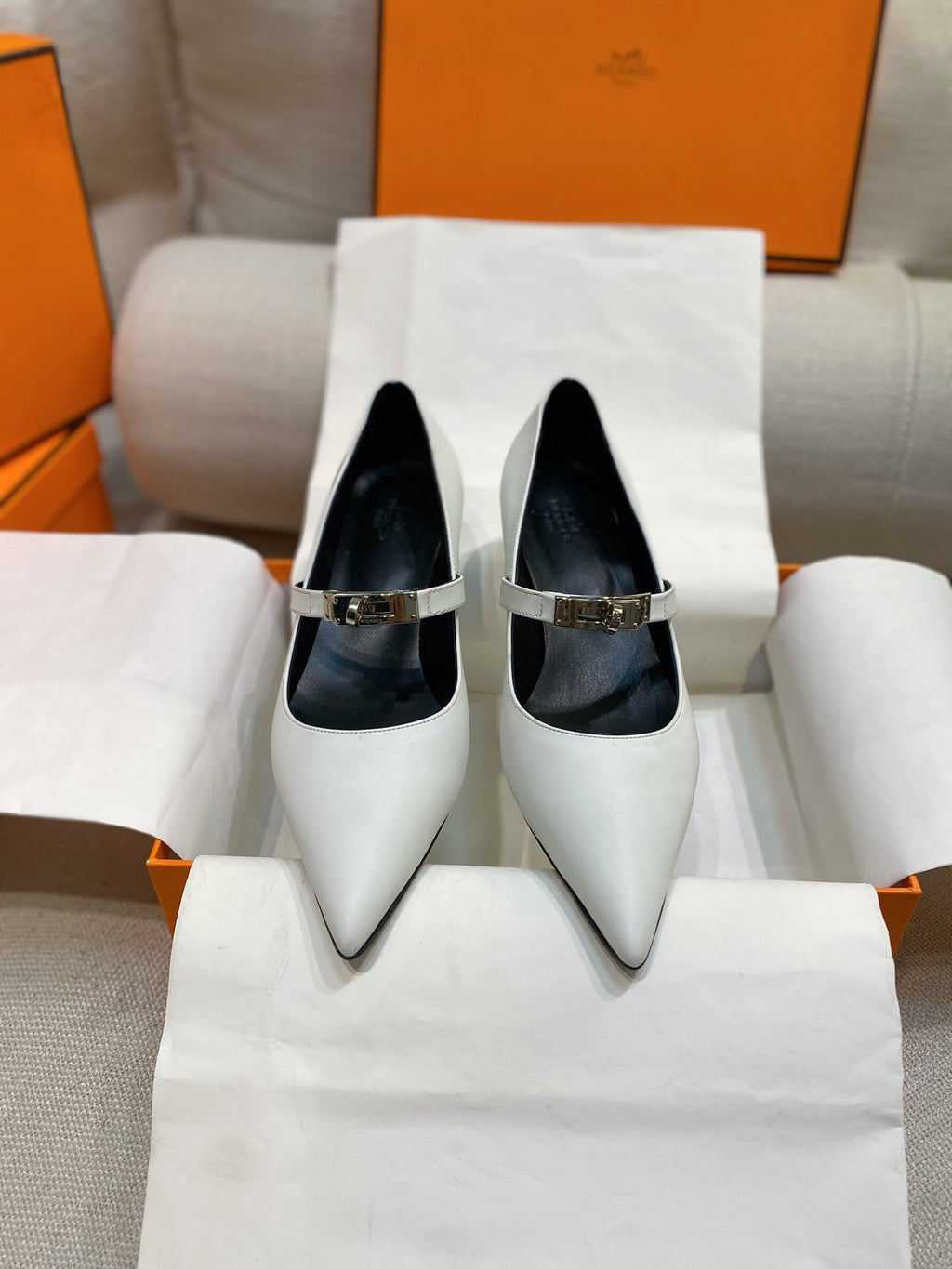 HM 26S MARY JANE POINTED TOE HEELS 40MM IN CREAM WHITE CALFSKIN KELLY BUCKLE