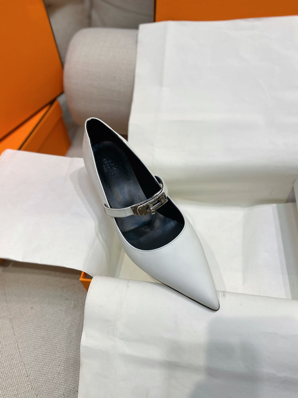 HM 26S MARY JANE POINTED TOE HEELS 40MM IN CREAM WHITE CALFSKIN KELLY BUCKLE
