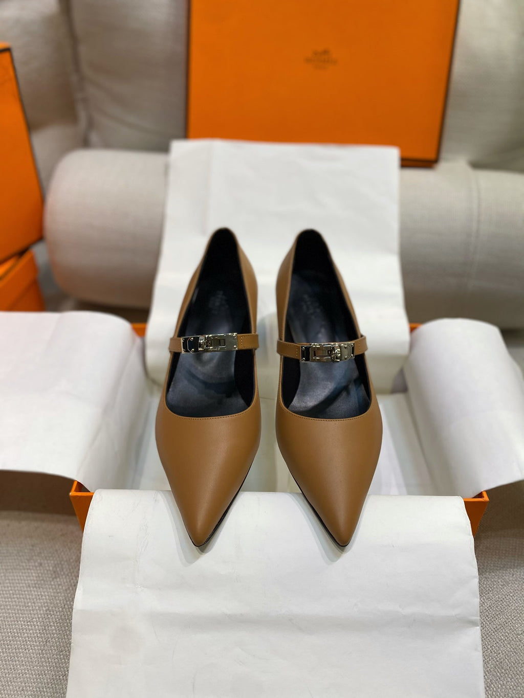 HM 26S MARY JANE POINTED TOE HEELS 40MM IN BROWN CALFSKIN KELLY BUCKLE