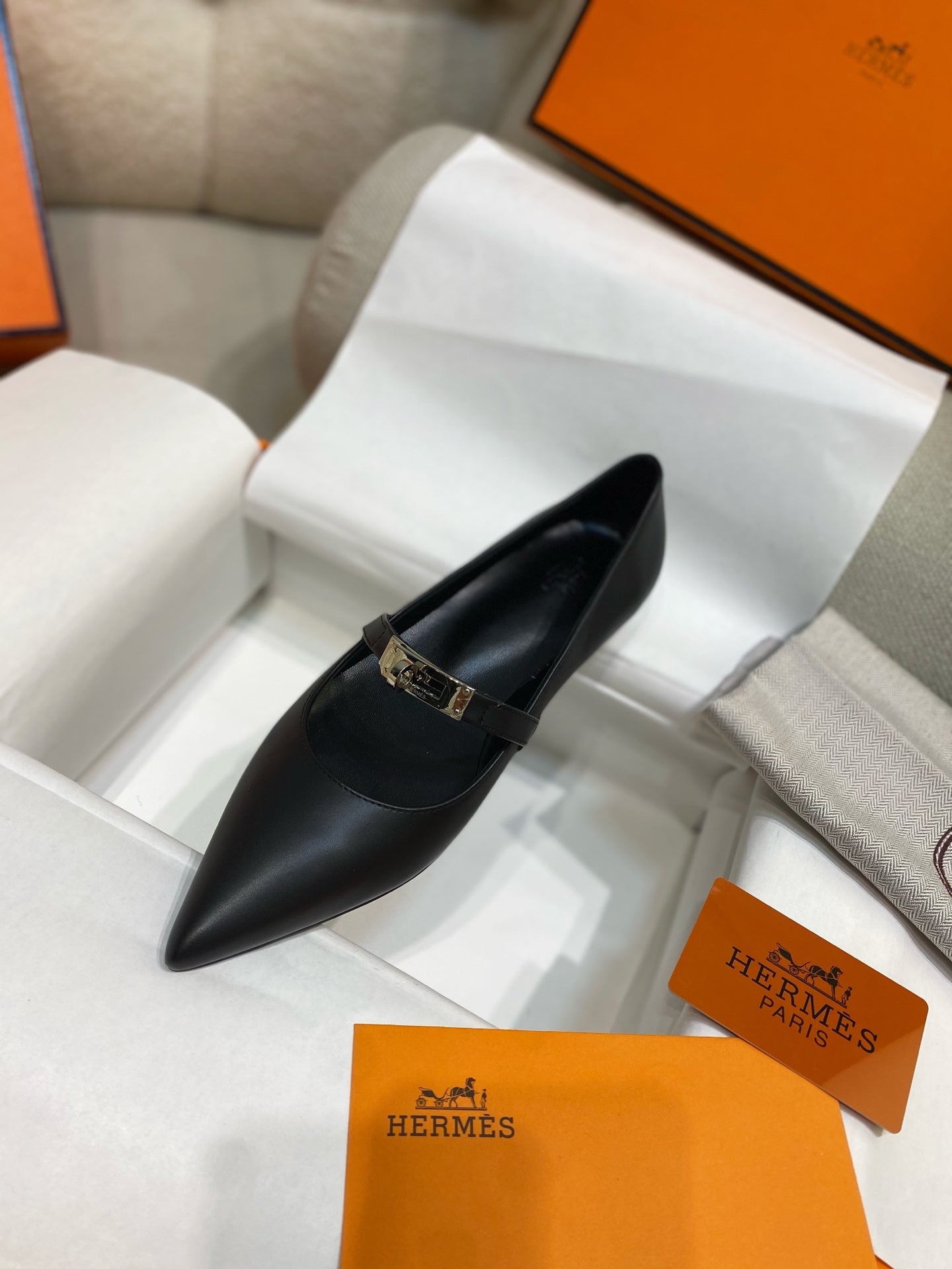 HM 26S KELLY BUCKLE MARY JANE POINTED FLATS IN BLACK CALFSKIN