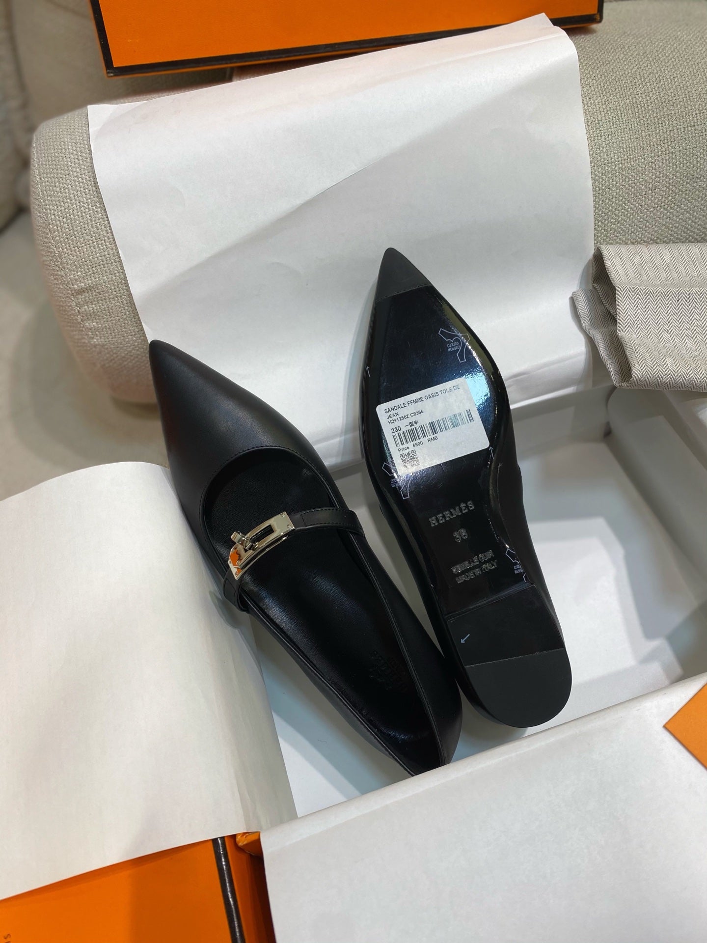 HM 26S KELLY BUCKLE MARY JANE POINTED FLATS IN BLACK CALFSKIN