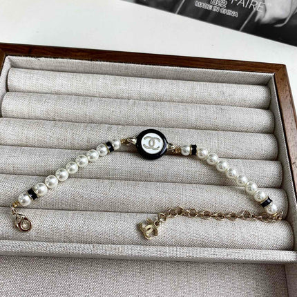 CLASSIC CC PEARL CHAIN NECKLACE WITH IMITATION PEARLS BLACK RESIN