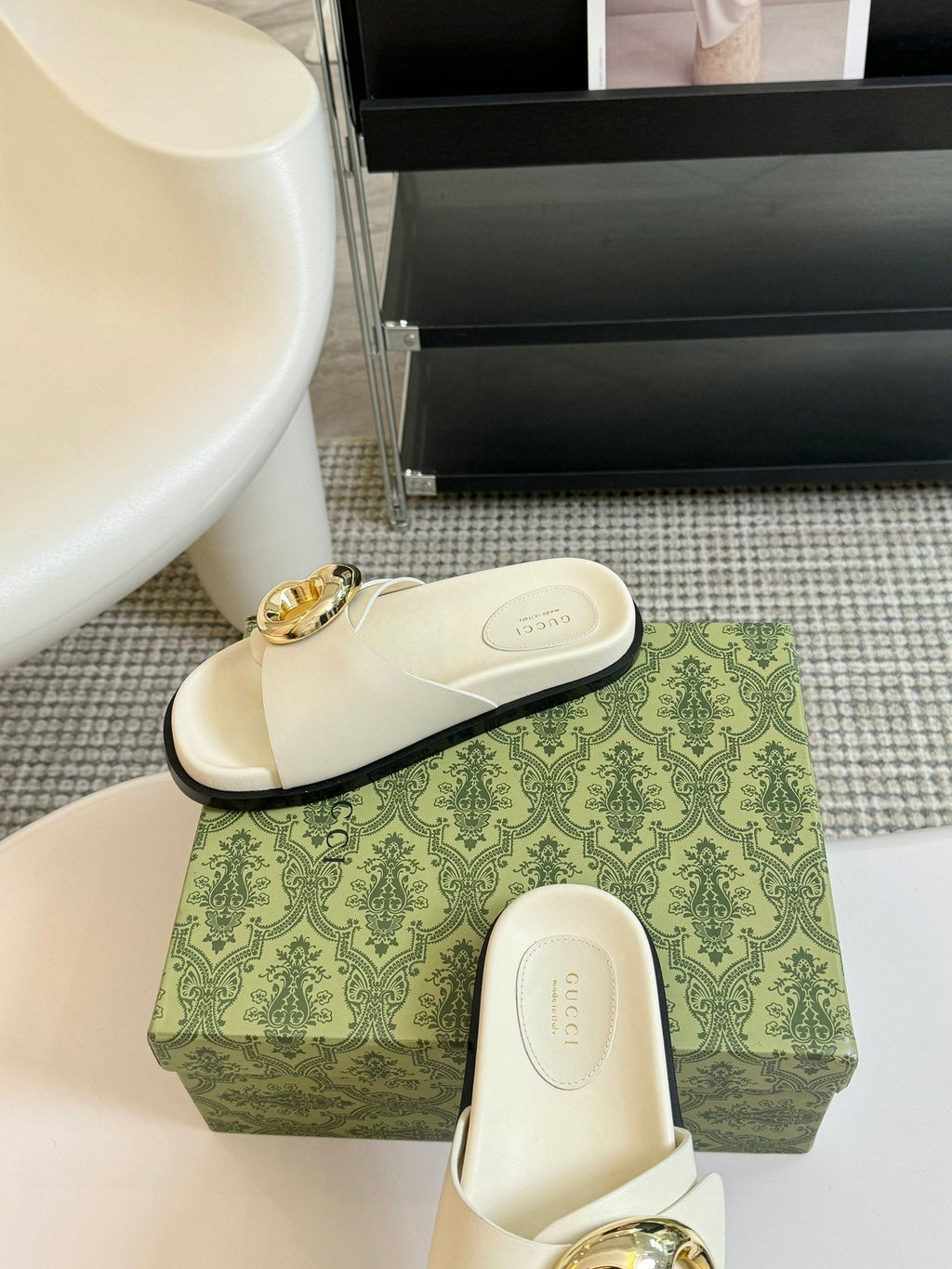 WOMEN'S SLIPPER IN WHITE CALFSKIN WITH GOLD HARDWARE