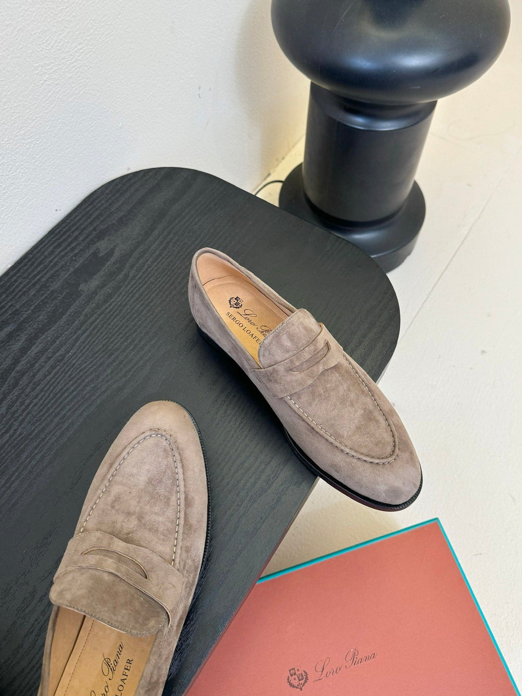 CLASSIC LOAFERS IN LIGHT TAUPE SUEDE