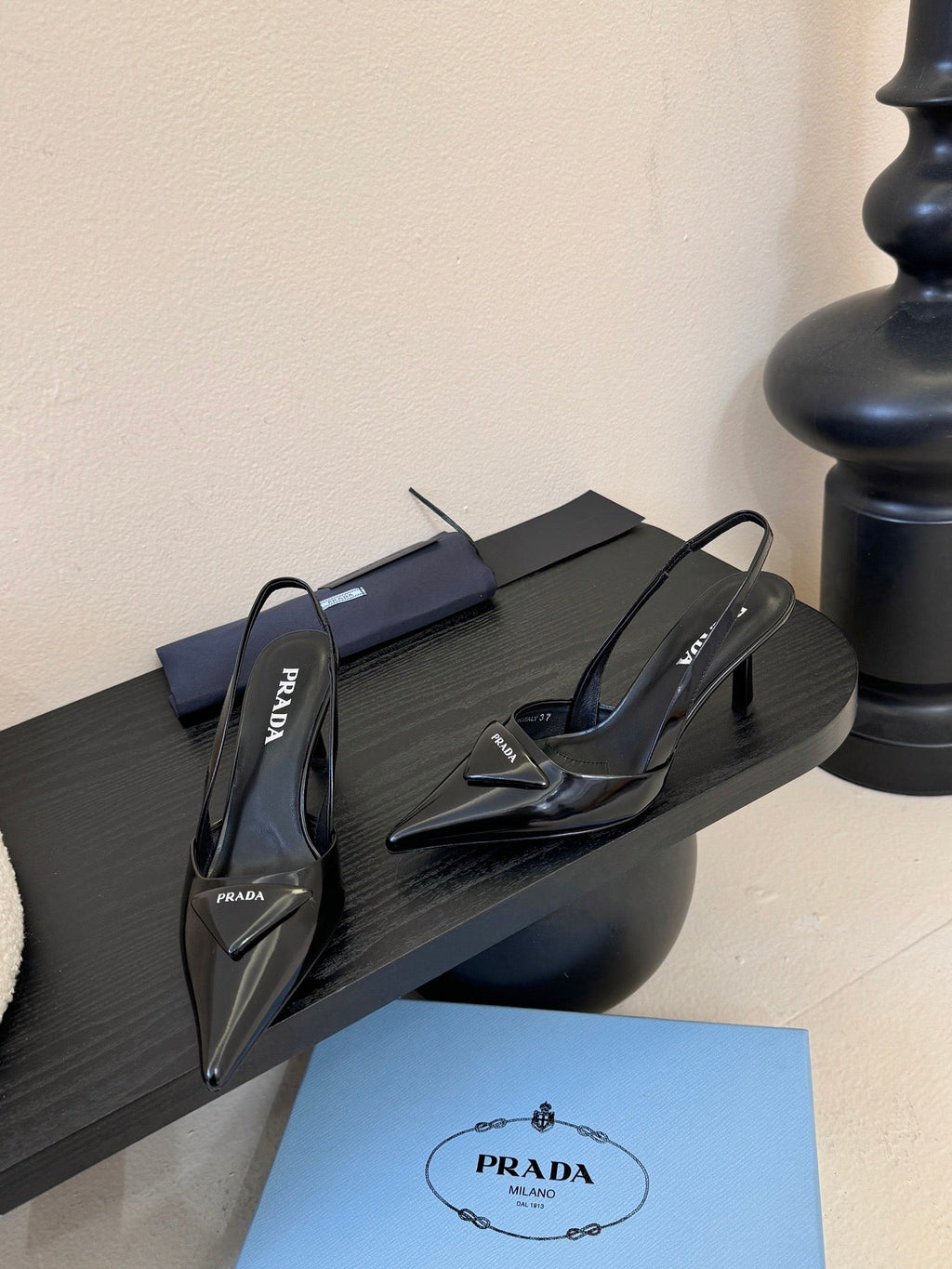 PRADA 26S POINTED TOE SLINGBACK HEELS 60MM IN BLACK CALFSKIN WITH LOGO