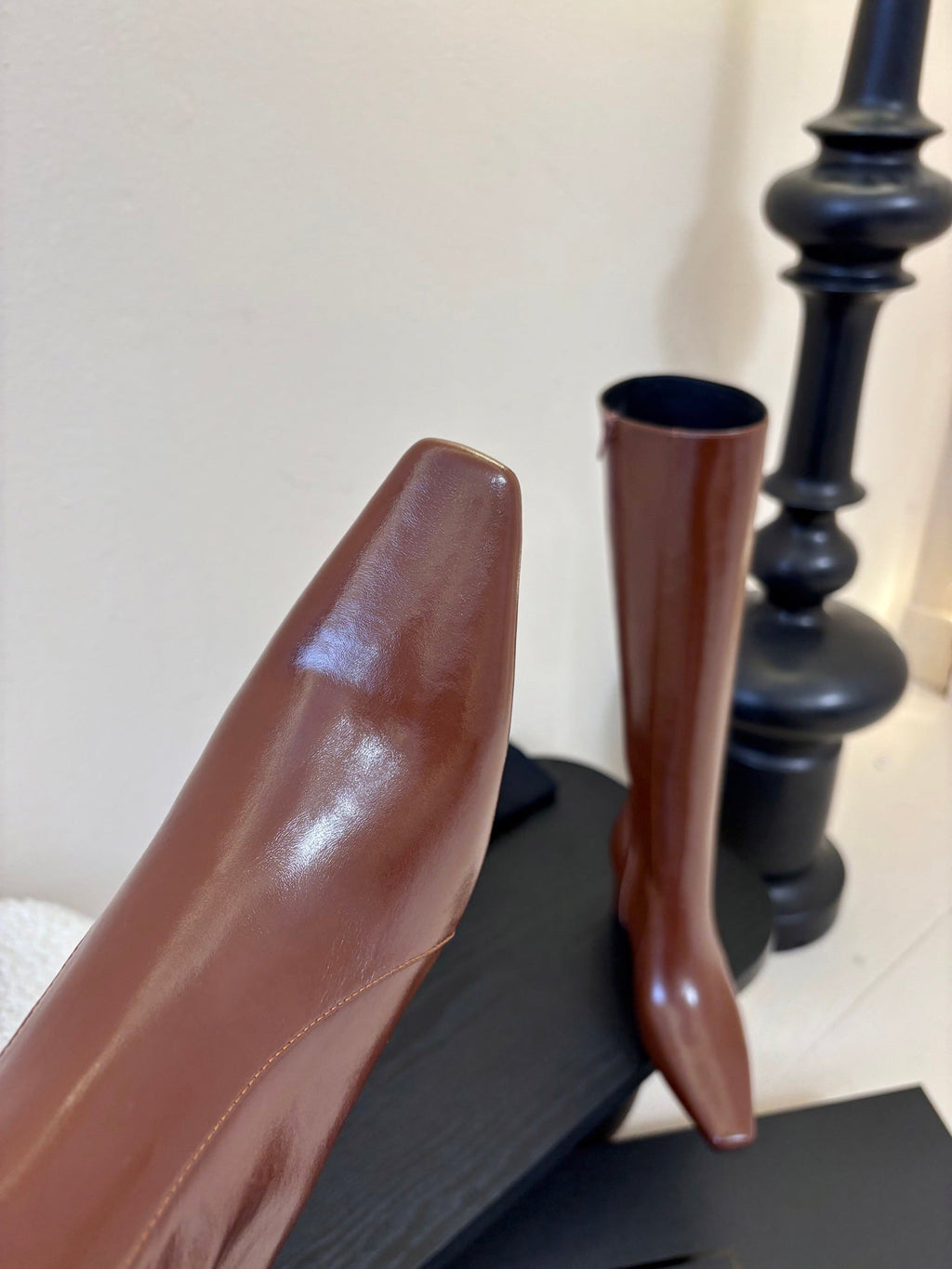 YSL 26S KNEE-HIGH HEELED BOOTS IN BROWN SHINY CALFSKIN