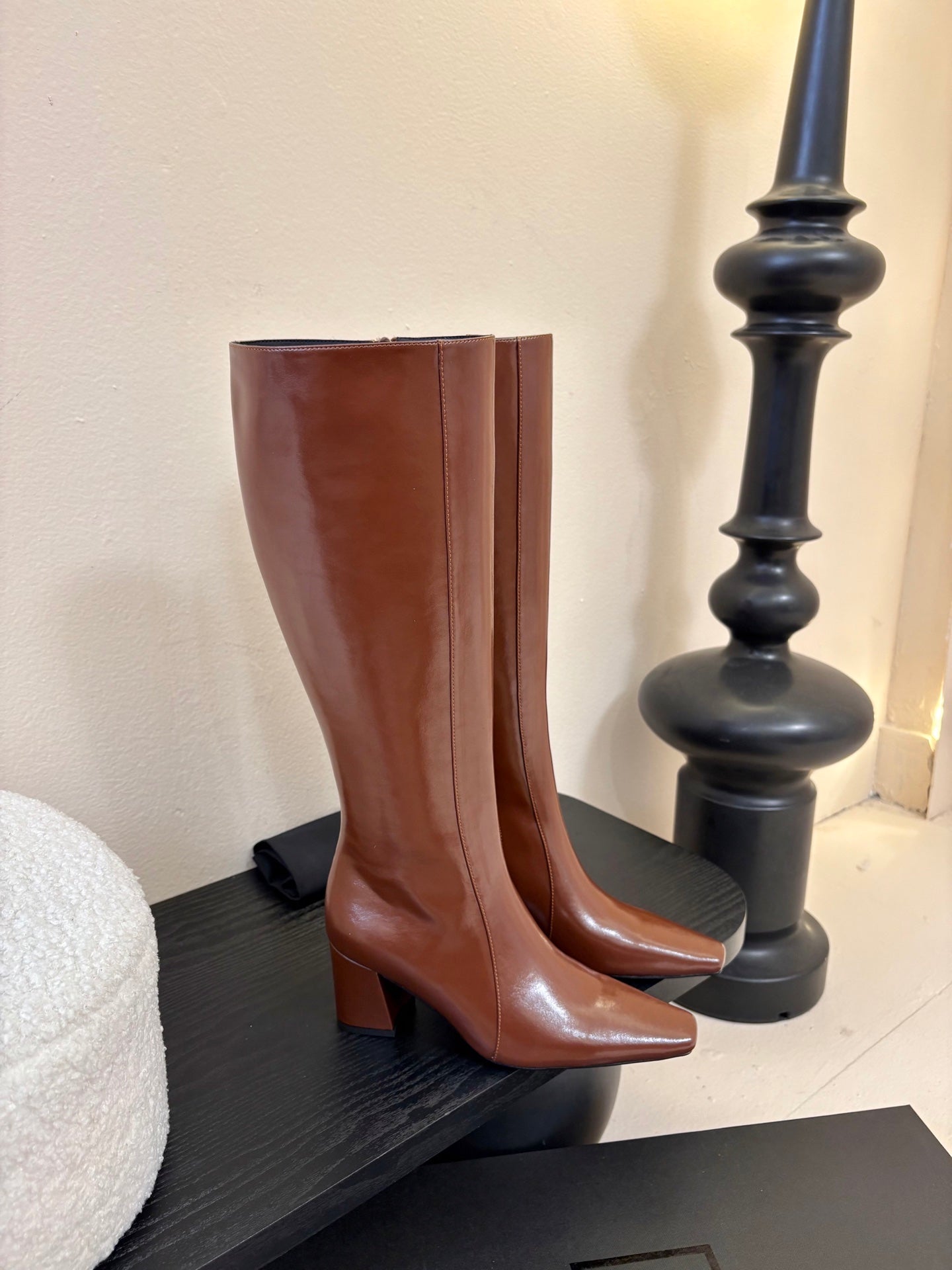 YSL 26S KNEE-HIGH HEELED BOOTS IN BROWN SHINY CALFSKIN
