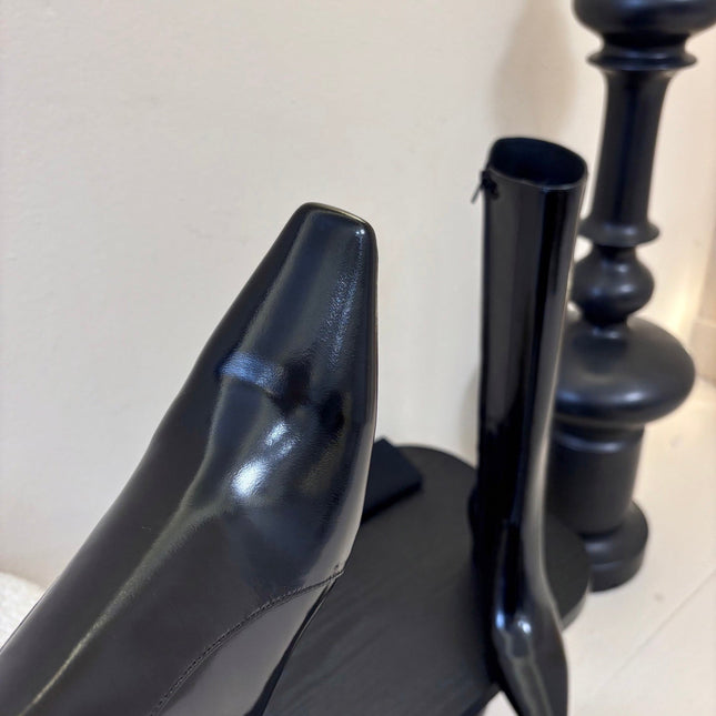 YSL 26S KNEE-HIGH HEELED BOOTS IN BLACK SHINY CALFSKIN