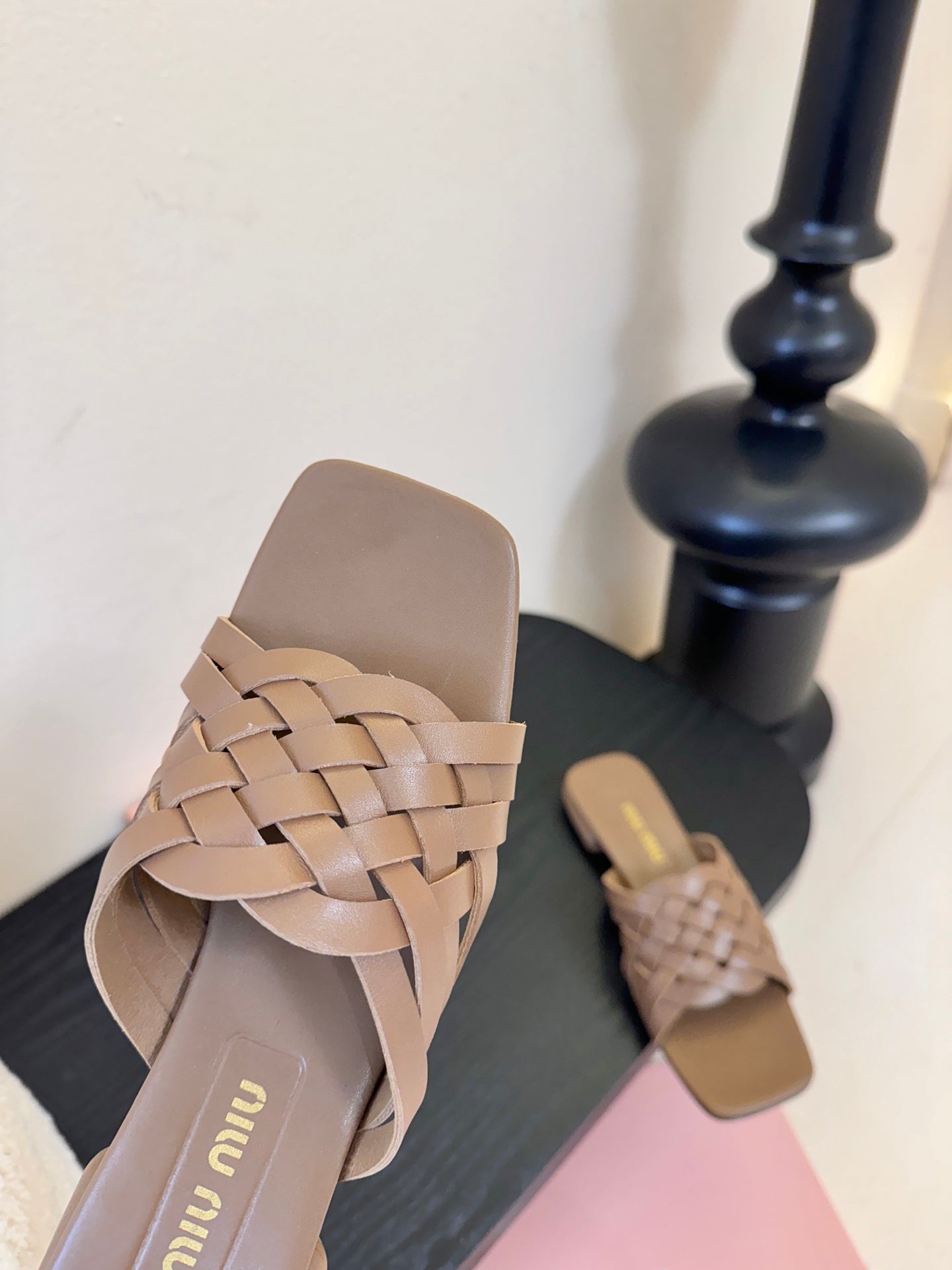 MIUMIU 26S IVETTE WOVEN SLIDE SANDALS IN BROWN CALFSKIN