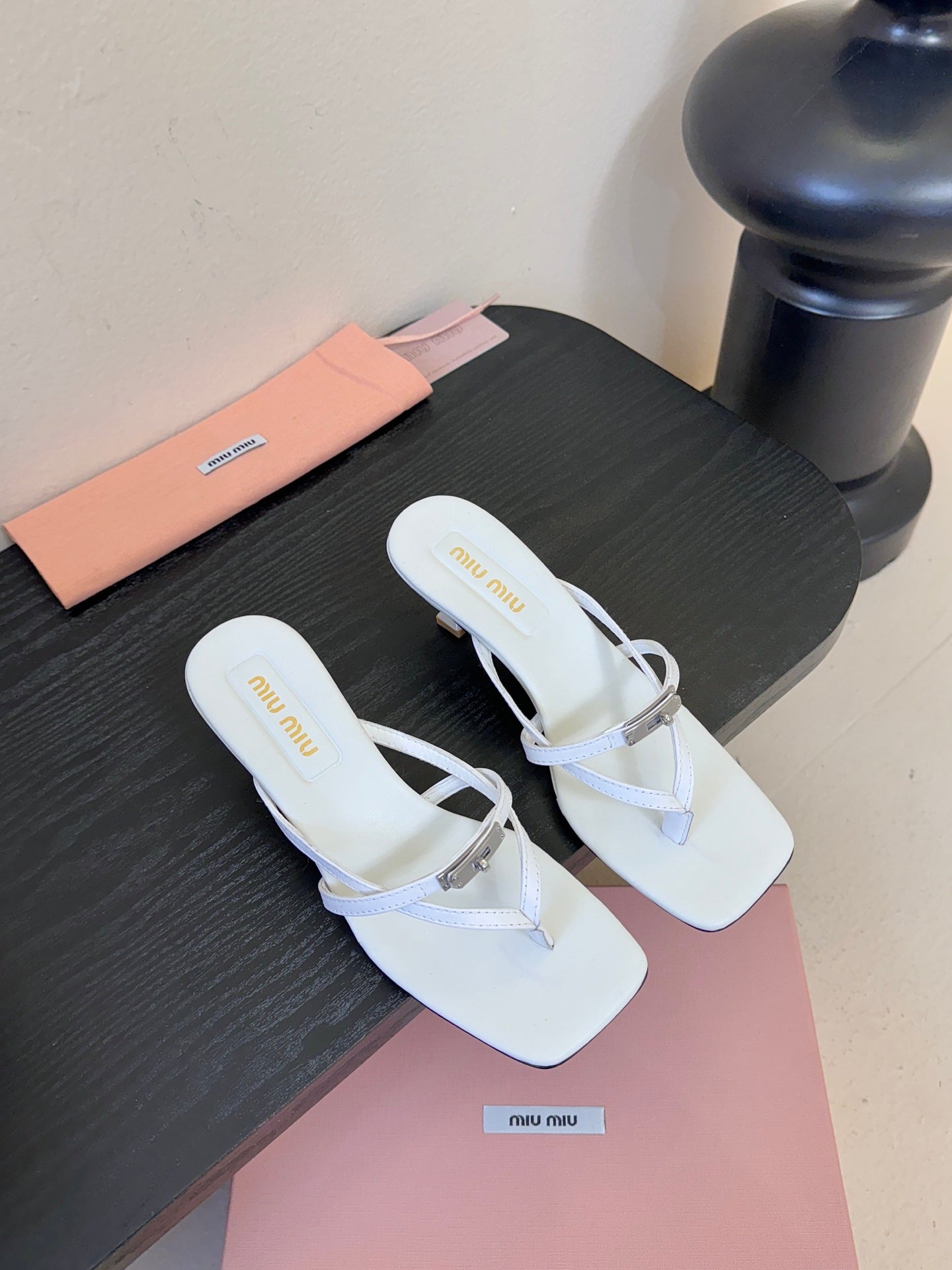 MIUMIU 26S LOW-HEEL THONG SANDALS IN WHITE CALFSKIN