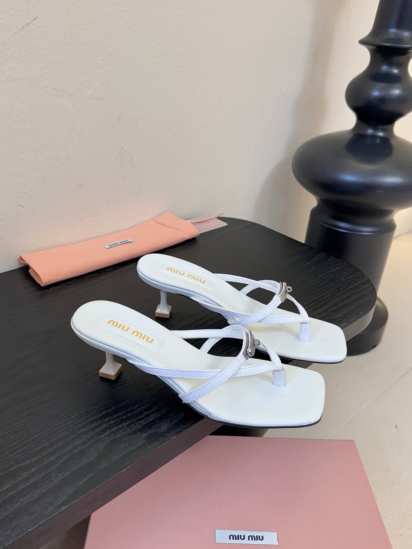 MIUMIU 26S LOW-HEEL THONG SANDALS IN WHITE CALFSKIN