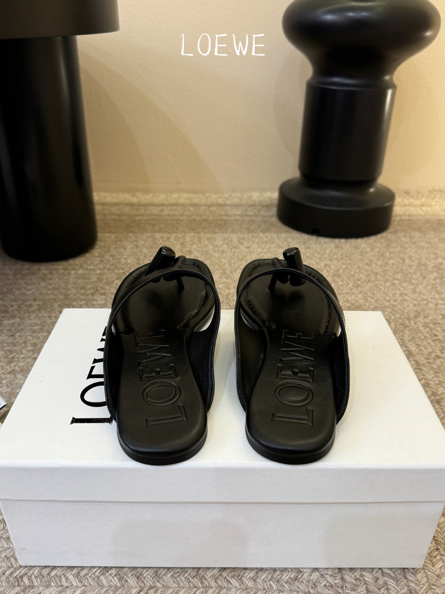 LOEWE 26S TOGGLE FLAT SANDAL IN BLACK CALFSKIN