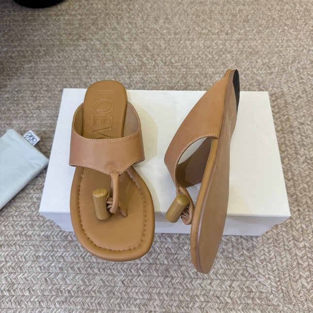 LOEWE 26S TOGGLE FLAT SANDAL IN TAN BROWN CALFSKIN