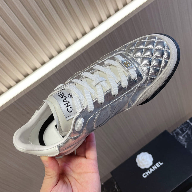 CHANEL 26S SNEAKER IN GOLD QUILTED CALFSKIN AND WHITE LOW TOP