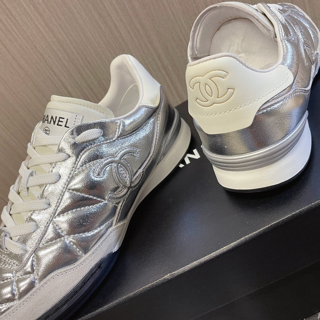 CHANEL 26S SNEAKER IN SILVER QUILTED CALFSKIN AND WHITE LOW TOP