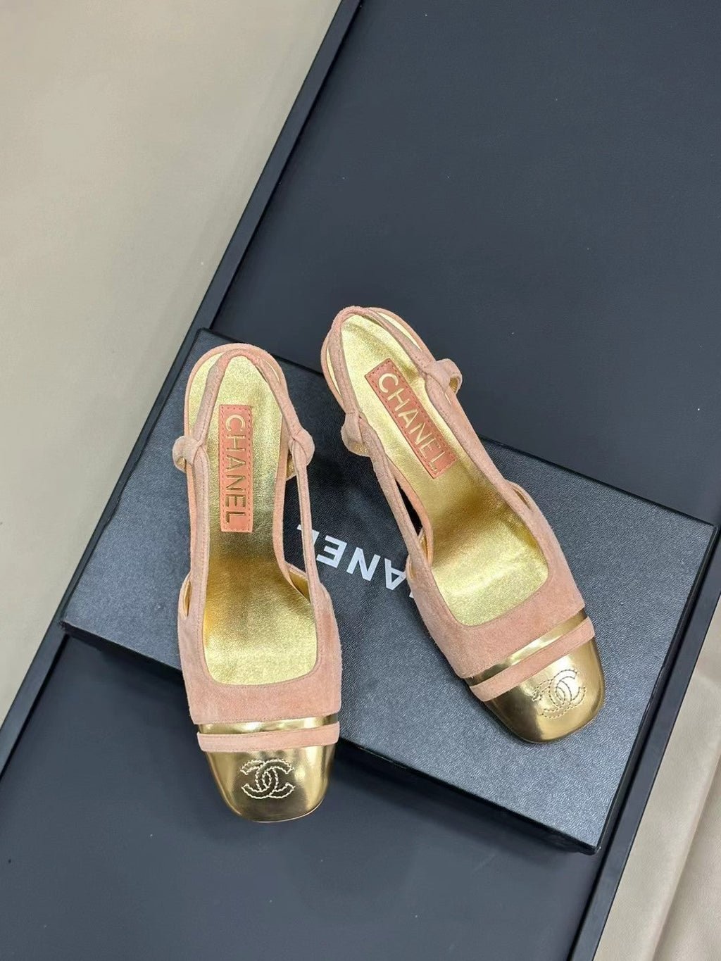 HIGH SLINGBACKS IN LIGHT PINK SUEDE AND GOLDEN LAMBSKIN