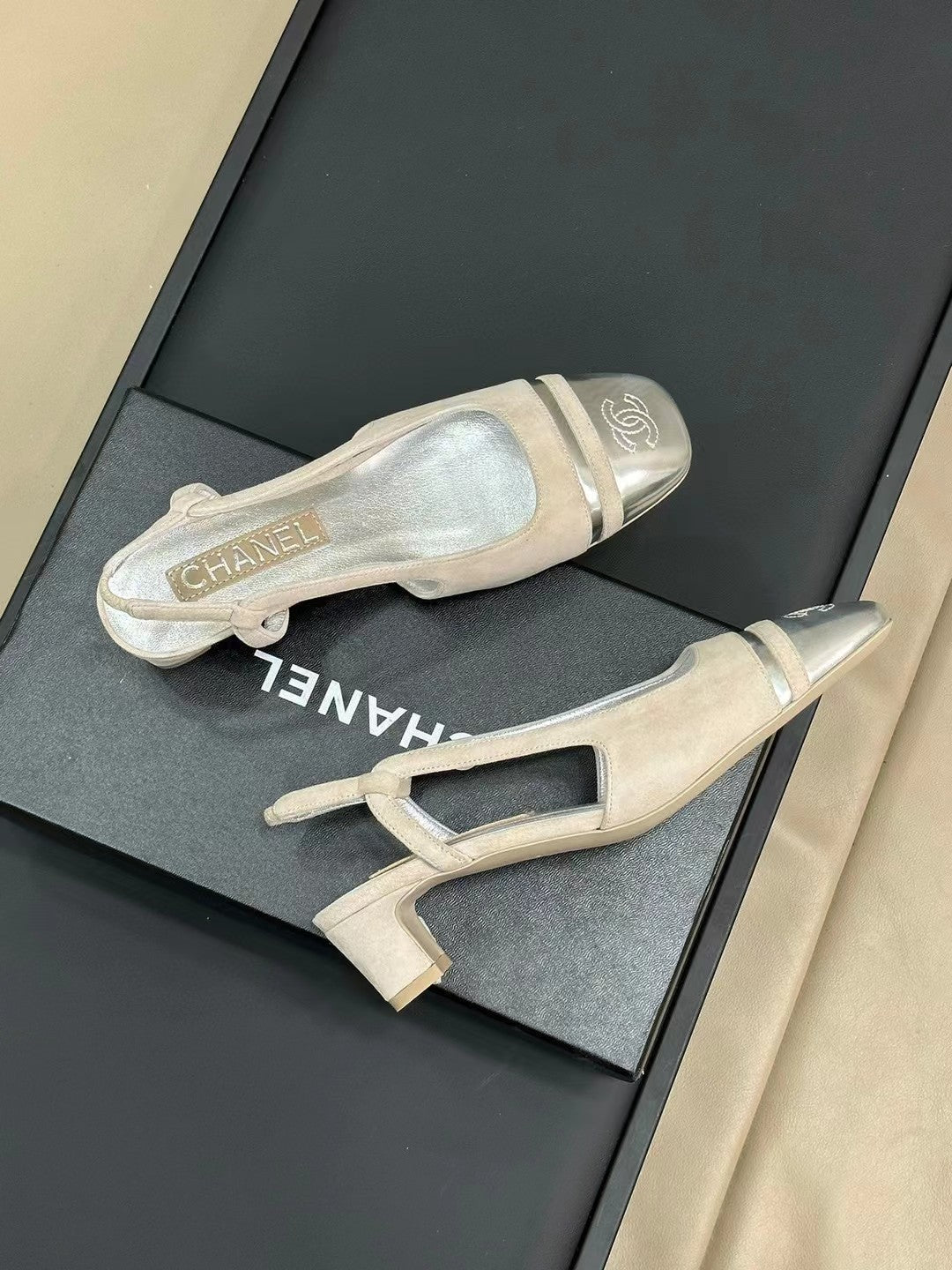 SLINGBACKS IN GREY SUEDE AND SILVER LAMBSKIN