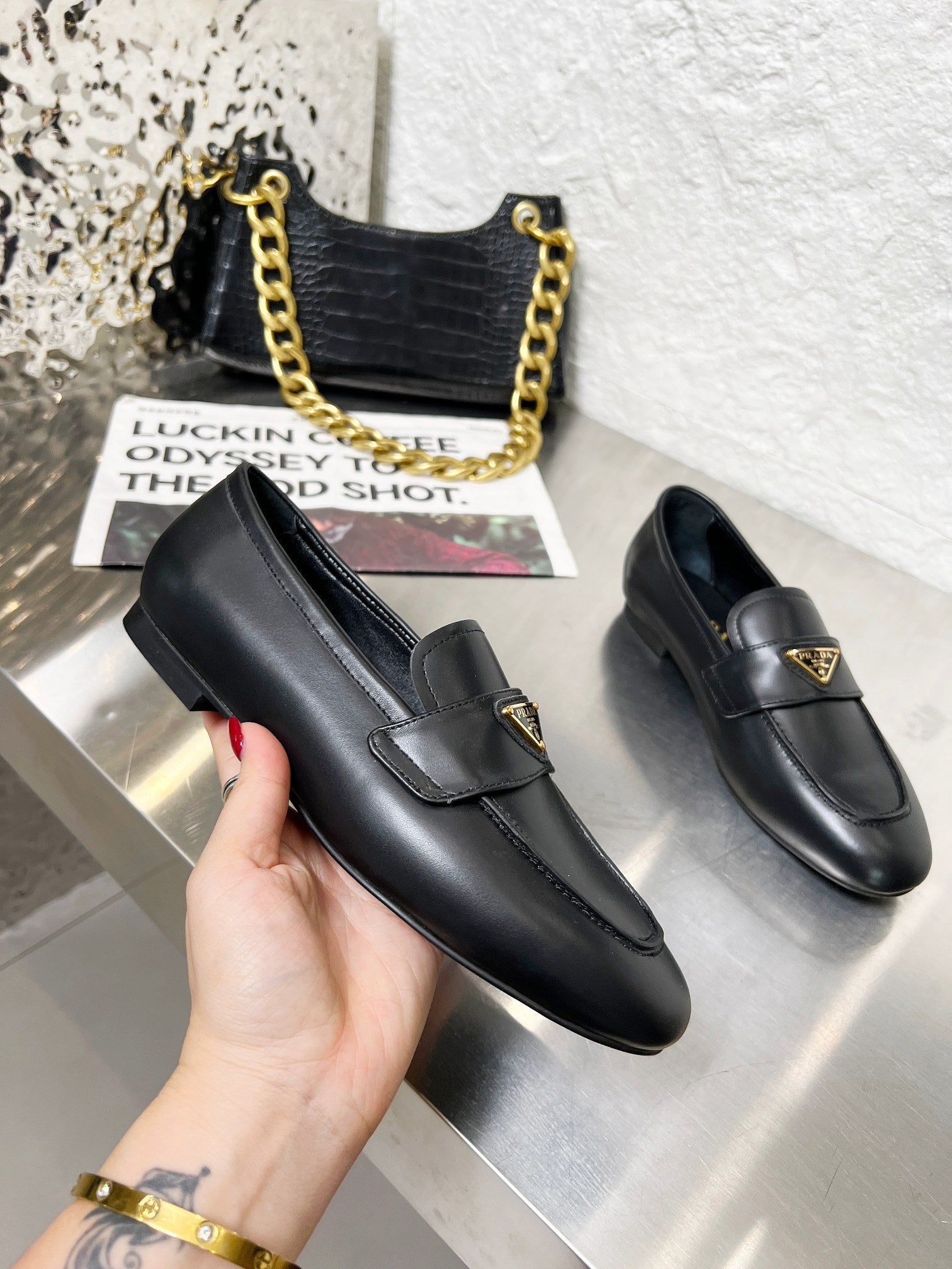 PRADA 26S CLASSIC LOAFERS IN BLACK CALFSKIN WITH LOGO