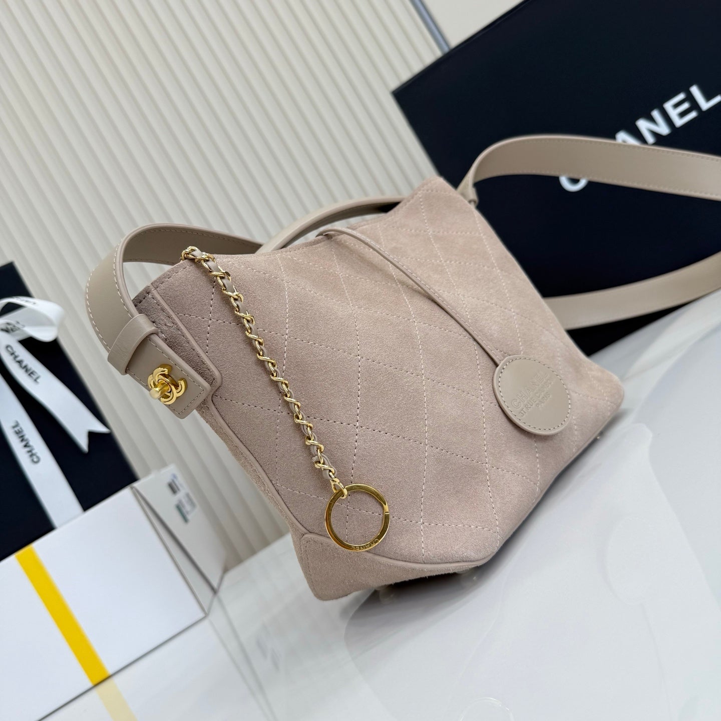 CHANEL 26S BUCKET SHOULDER BAG 26 IN LIGHT BEIGE SUEDE AND CALFSKIN GOLD HARDWARE