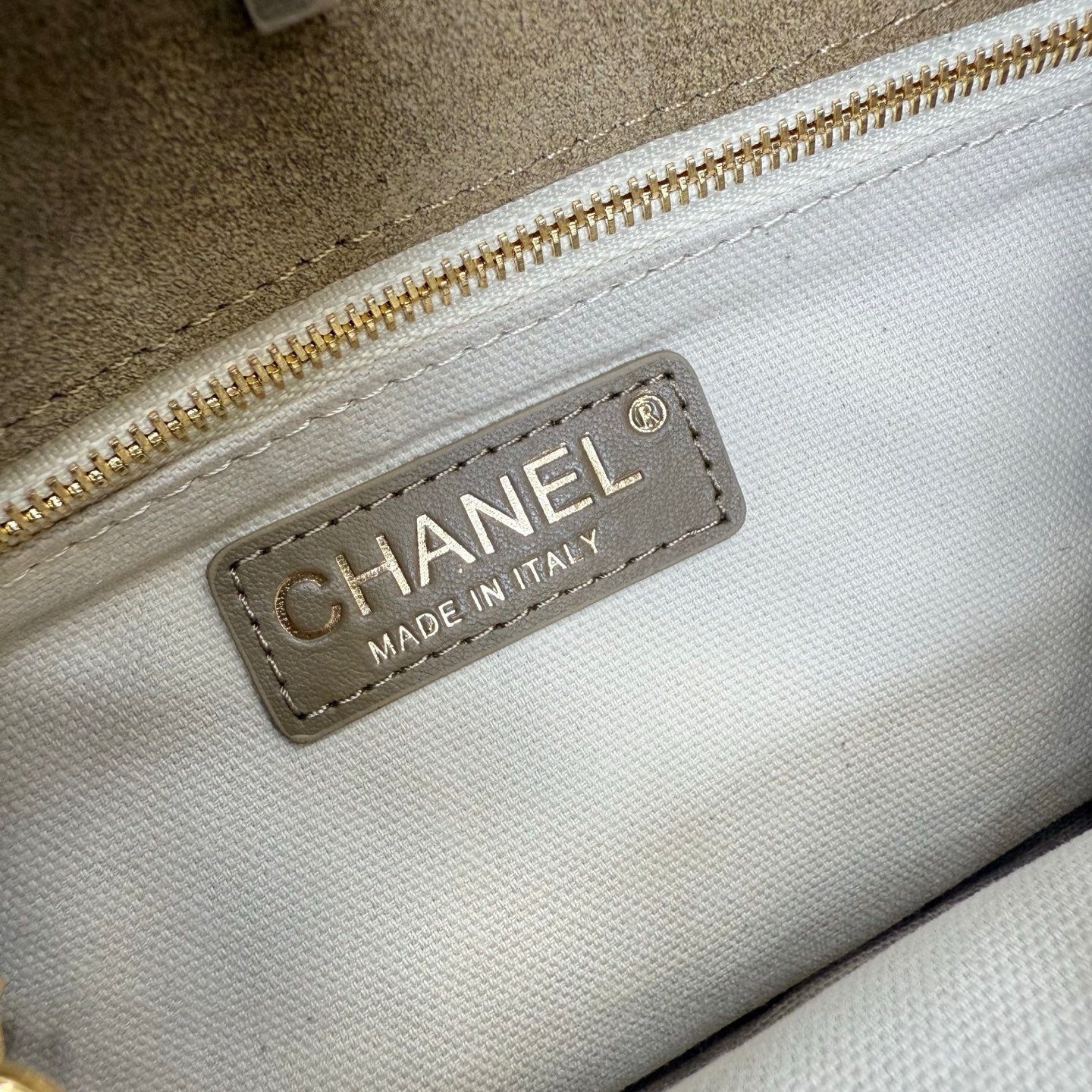 CHANEL 26S BUCKET SHOULDER BAG 26 IN LIGHT BROWN SUEDE AND CALFSKIN GOLD HARDWARE