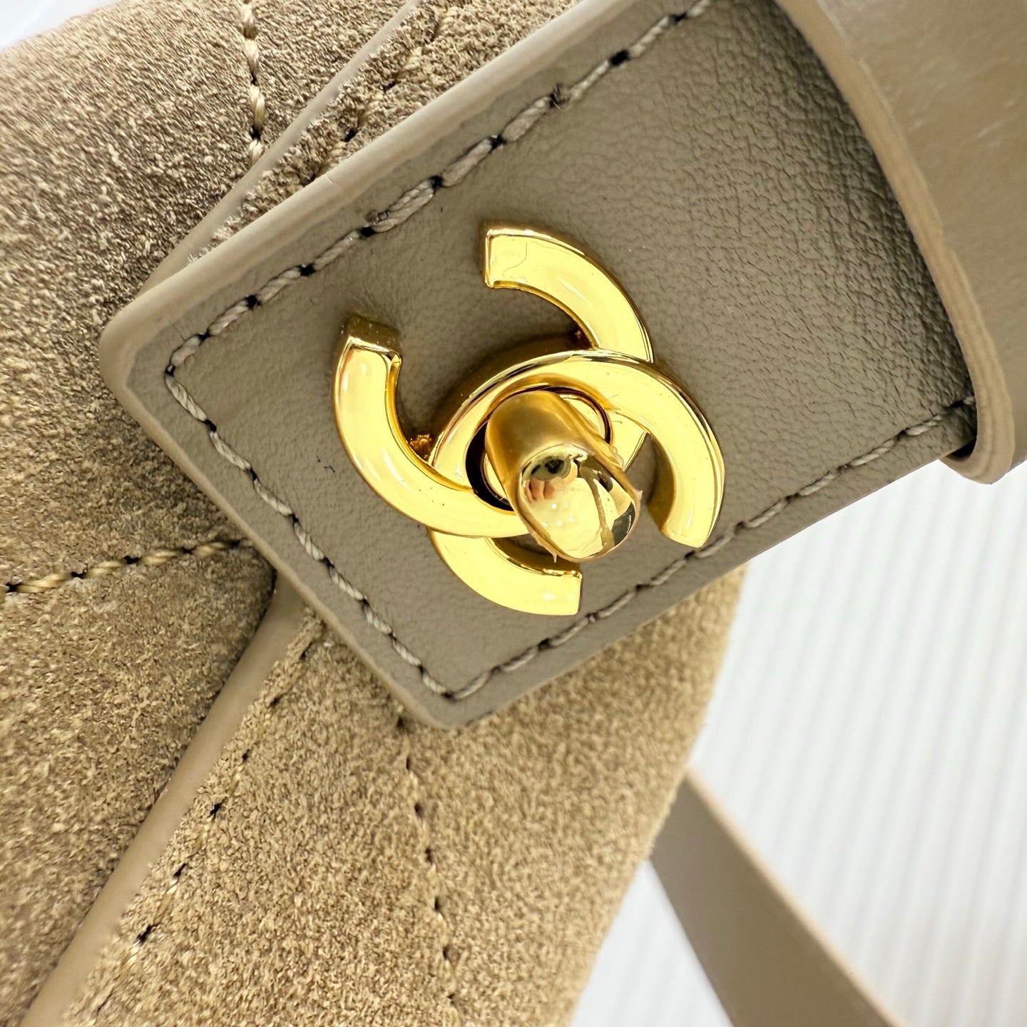 CHANEL 26S BUCKET SHOULDER BAG 26 IN LIGHT BROWN SUEDE AND CALFSKIN GOLD HARDWARE