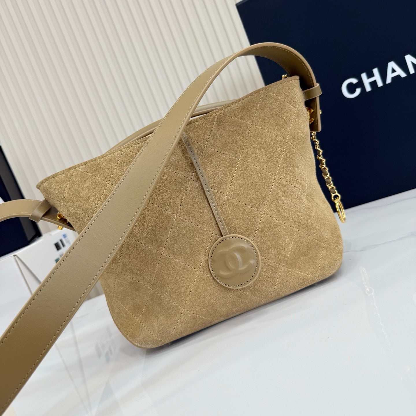 CHANEL 26S BUCKET SHOULDER BAG 26 IN LIGHT BROWN SUEDE AND CALFSKIN GOLD HARDWARE
