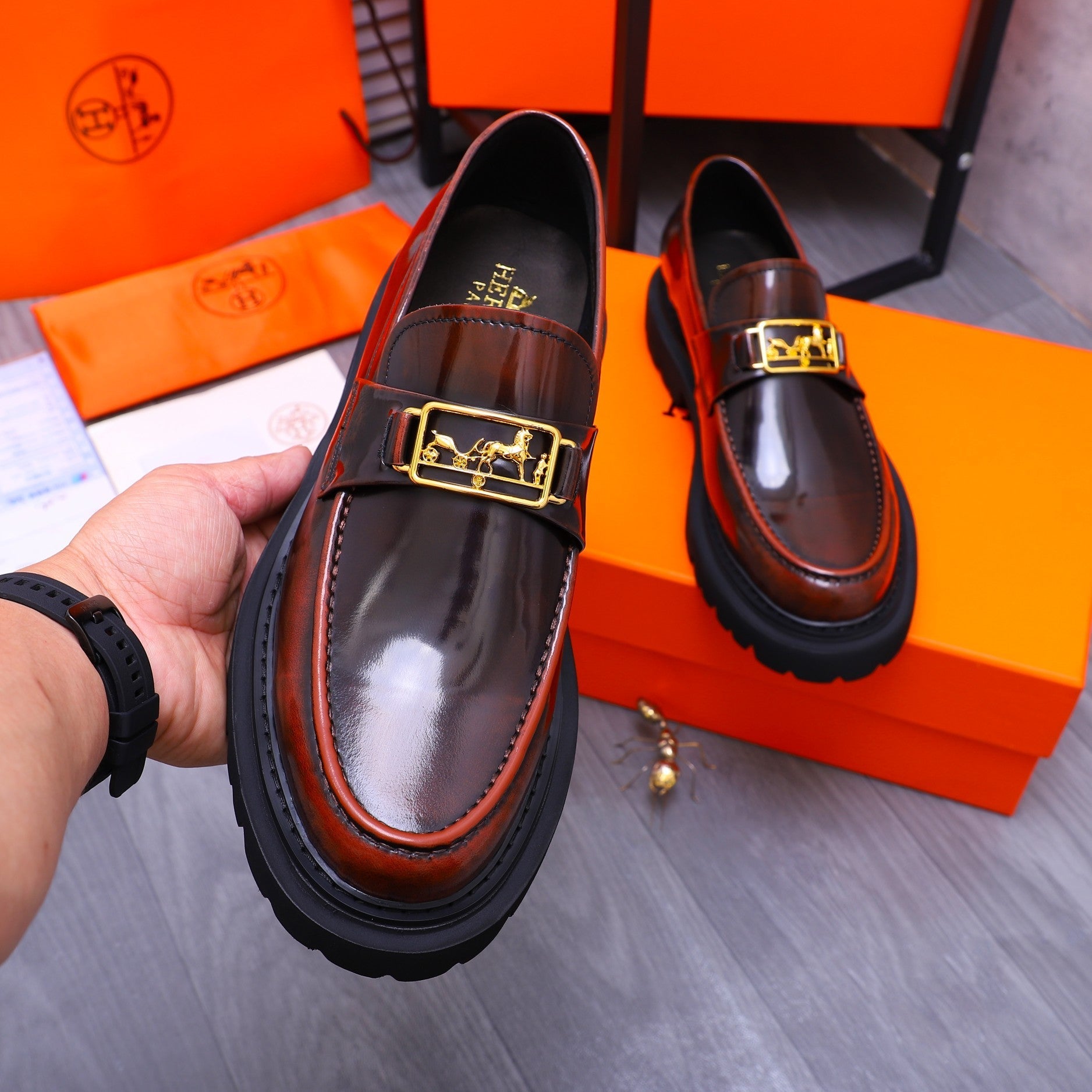HM GOLD BUCKLE LOAFER GLOSSY WINE CALFSKIN