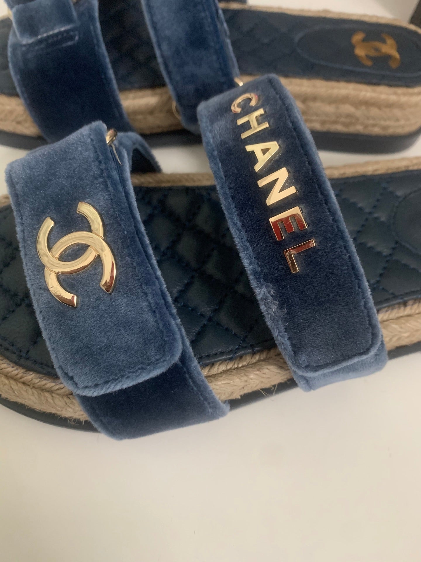 CHANEL 26S SLIDE SANDALS IN BLUE VELVET AND CALFSKIN WITH ROPE SOLE GOLD HARDWARE