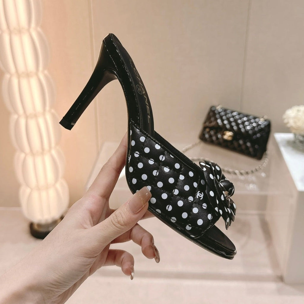 Double C New Camellia High Heel Black/White Caro