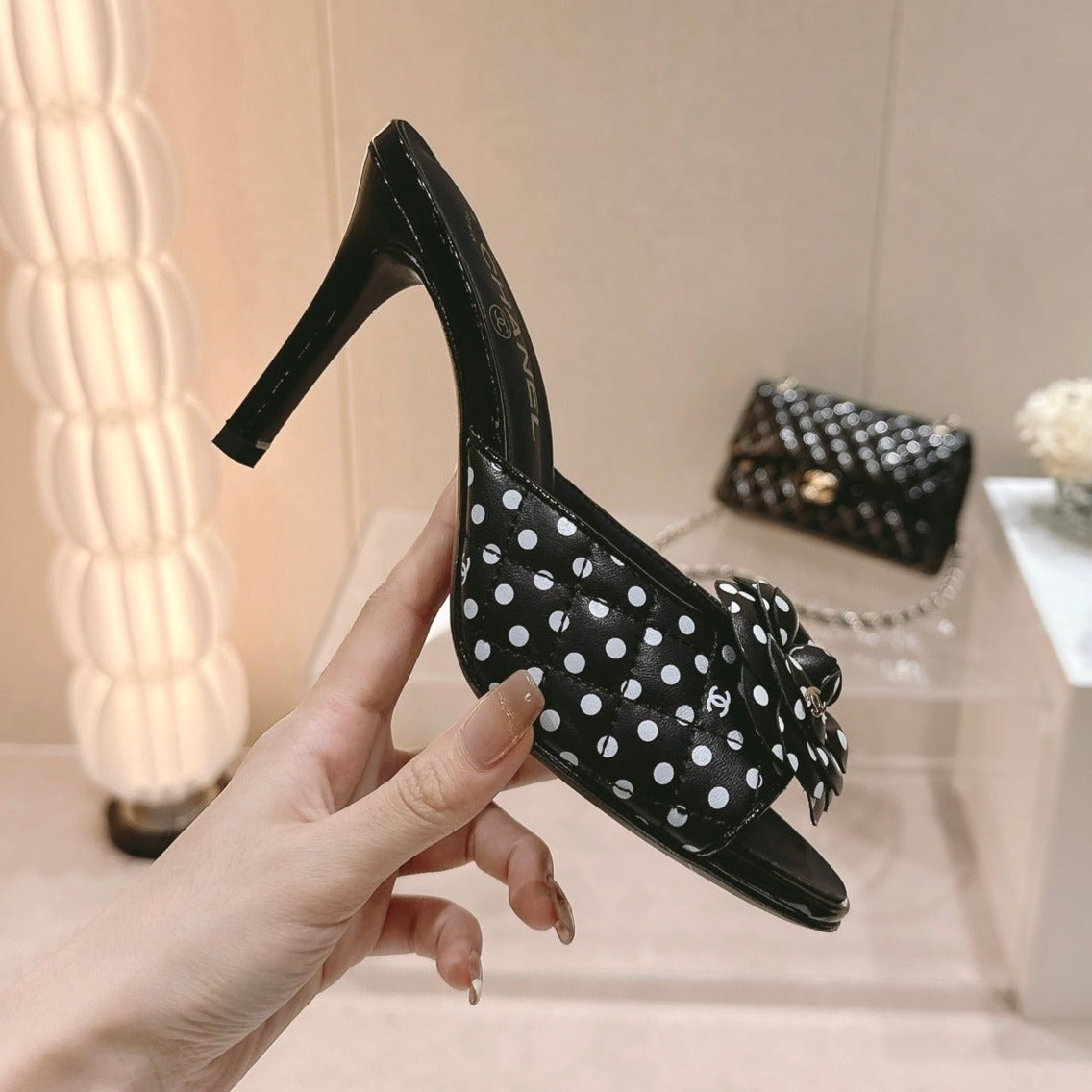 Double C New Camellia High Heel Black/White Caro