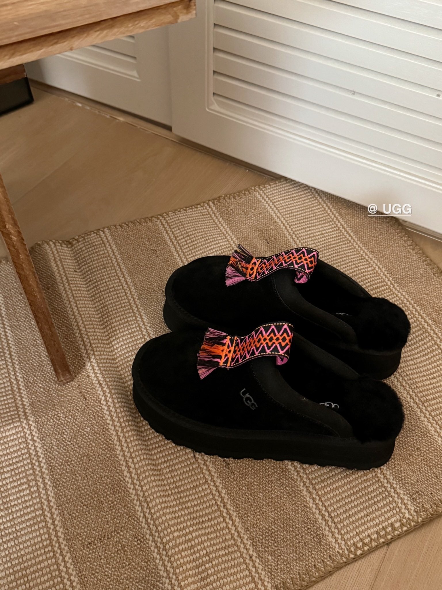 TAZZLE SLIPPER IN BLACK SUEDE