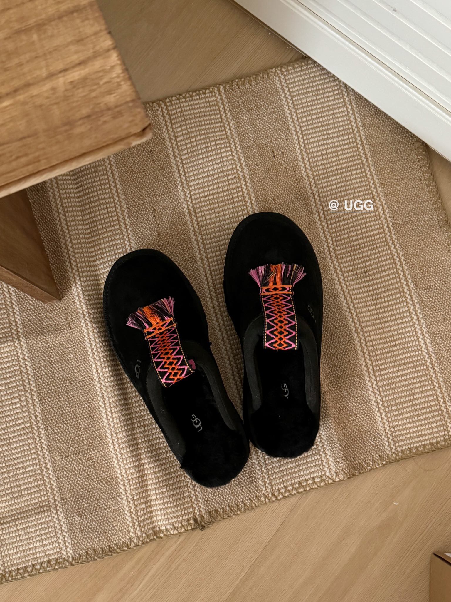 TAZZLE SLIPPER IN BLACK SUEDE