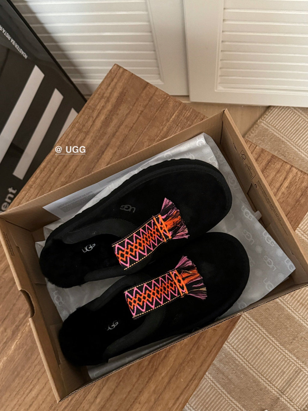 TAZZLE SLIPPER IN BLACK SUEDE