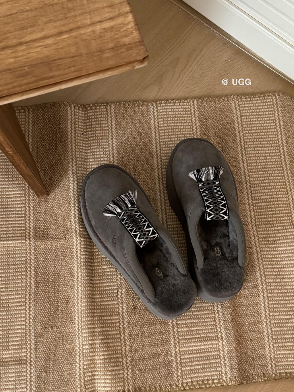 TAZZLE SLIPPER IN GRAPHITE GRAY SUEDE