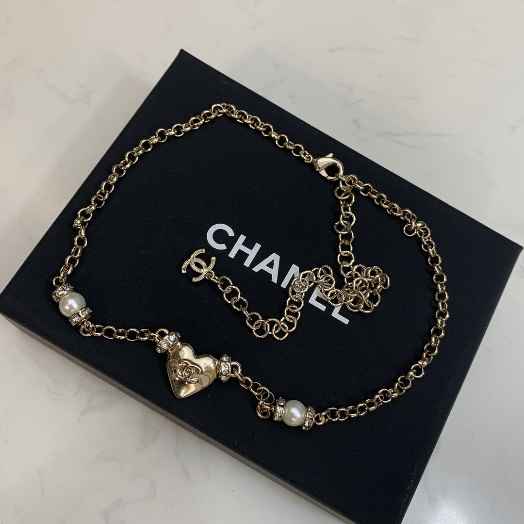 CHANEL 26S DOUBLE C LOGO PEARL & HEART CHARM NECKLACE IN GOLD METAL 631004