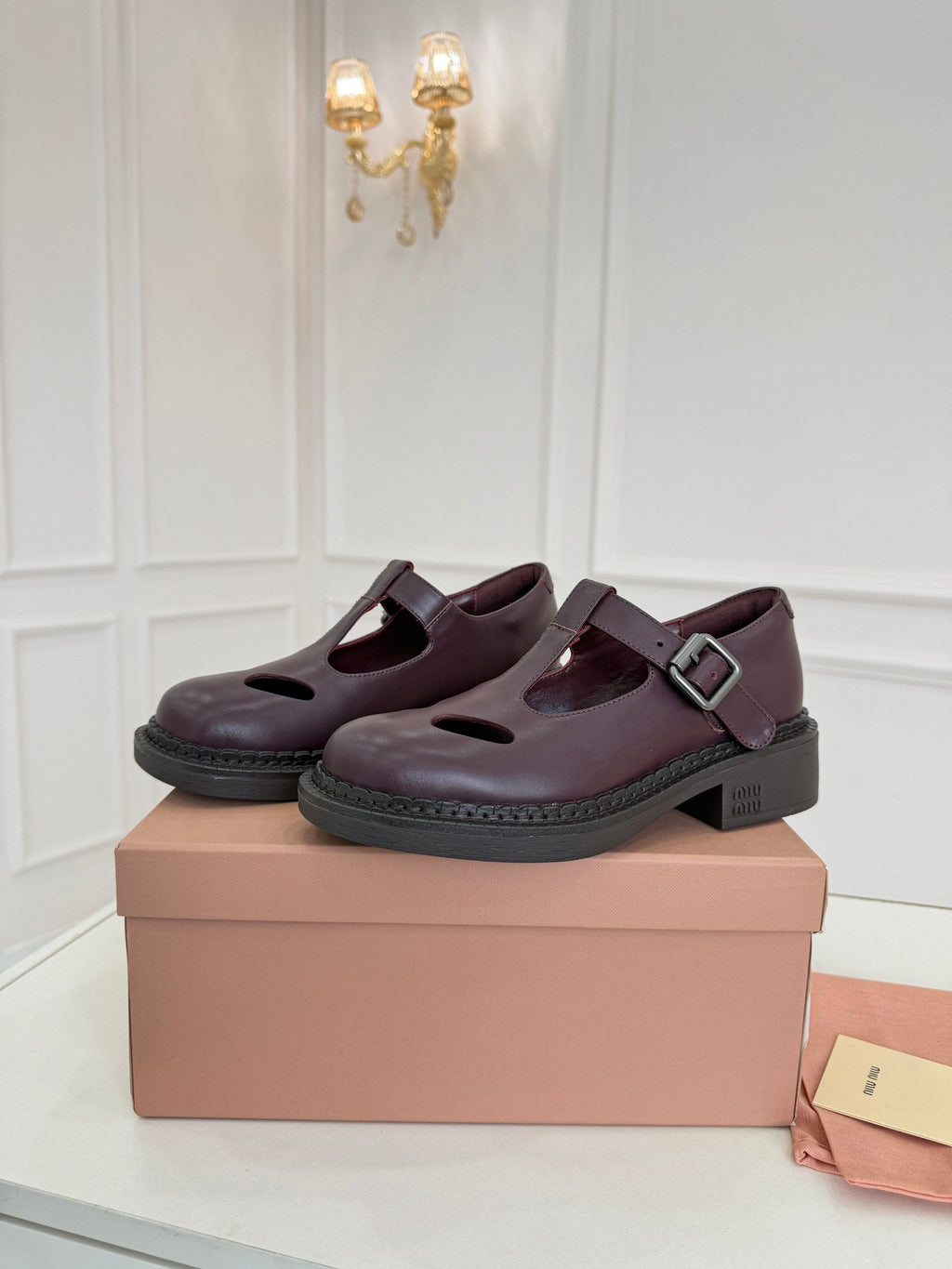 MIUMIU 26S SANDAL 35MM IN DARK RED BROWN CALFSKIN WITH STYLIZED T-STRING
