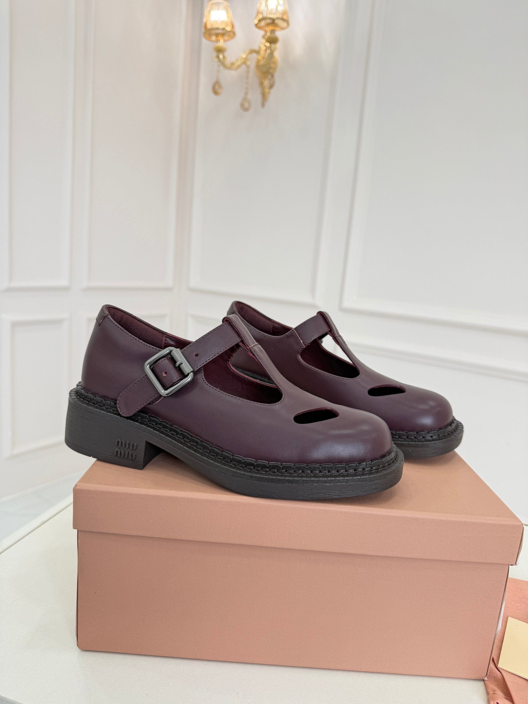 MIUMIU 26S SANDAL 35MM IN DARK RED BROWN CALFSKIN WITH STYLIZED T-STRING
